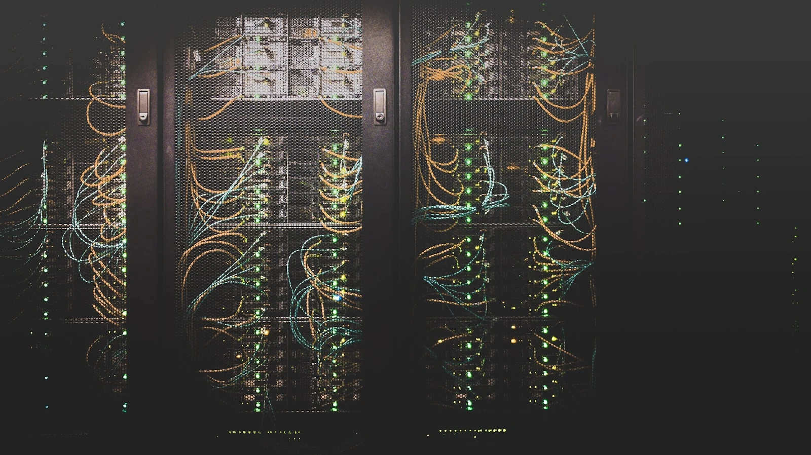 Structured network cabling in a patch rack, turnkey configuration