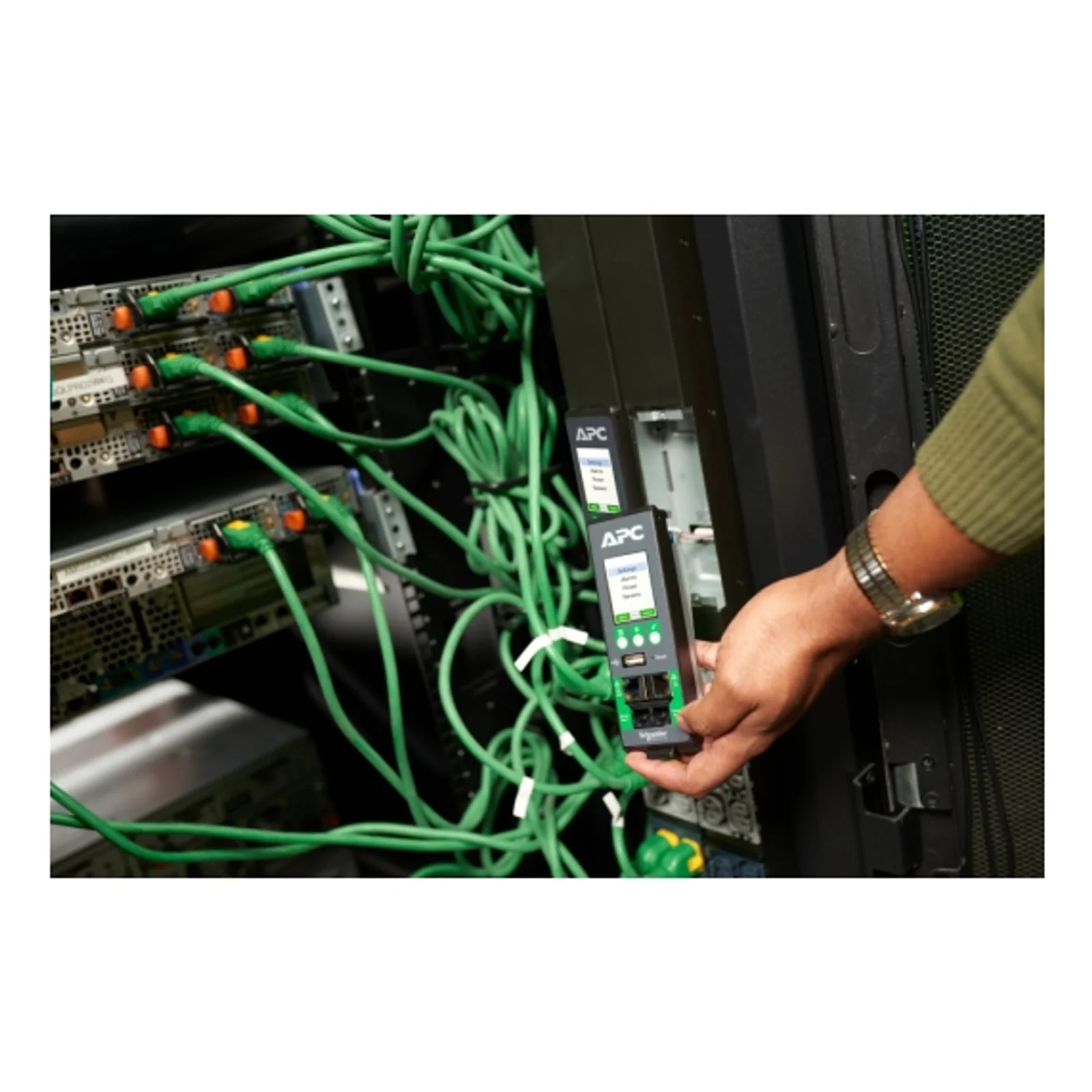 APC NetShelter Rack PDU Advanced unité de distribution d'énergie 42 sortie(s) CA 0U Noir