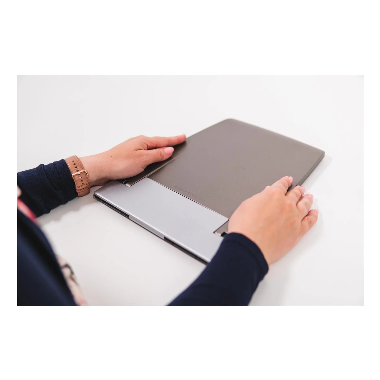 BakkerElkhuizen Ergo-Q 330 Circular Supports de Laptop Noir, Gris 43,2 cm (17")