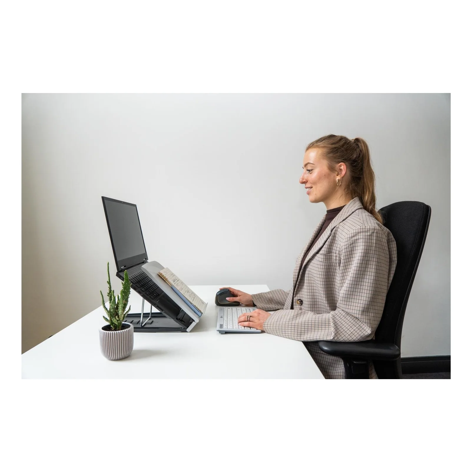 BakkerElkhuizen Ergo-Q 330 Circular Supports de Laptop Noir, Gris 43,2 cm (17")