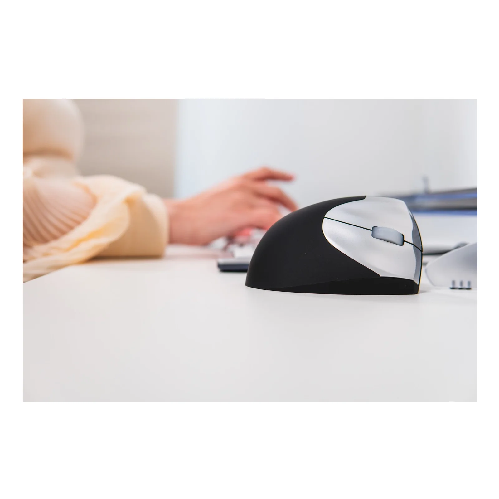 BakkerElkhuizen Handshake Wireless VS4 souris Bureau Gauche RF sans fil Laser 2400 DPI