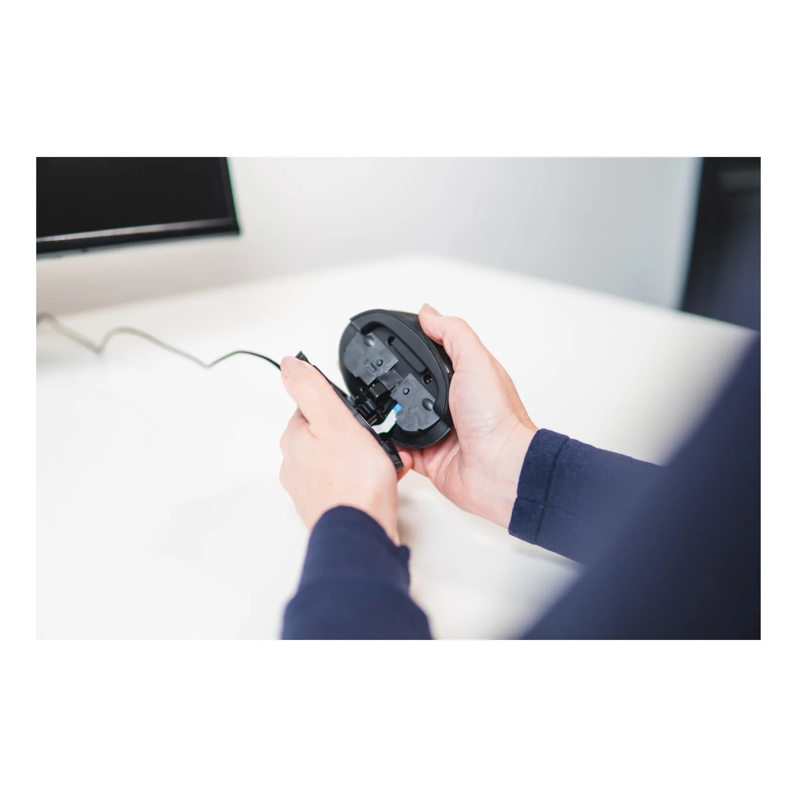 BakkerElkhuizen Oyster Mouse Wireless Large souris Bureau Ambidextre RF sans fil Laser 1200 DPI