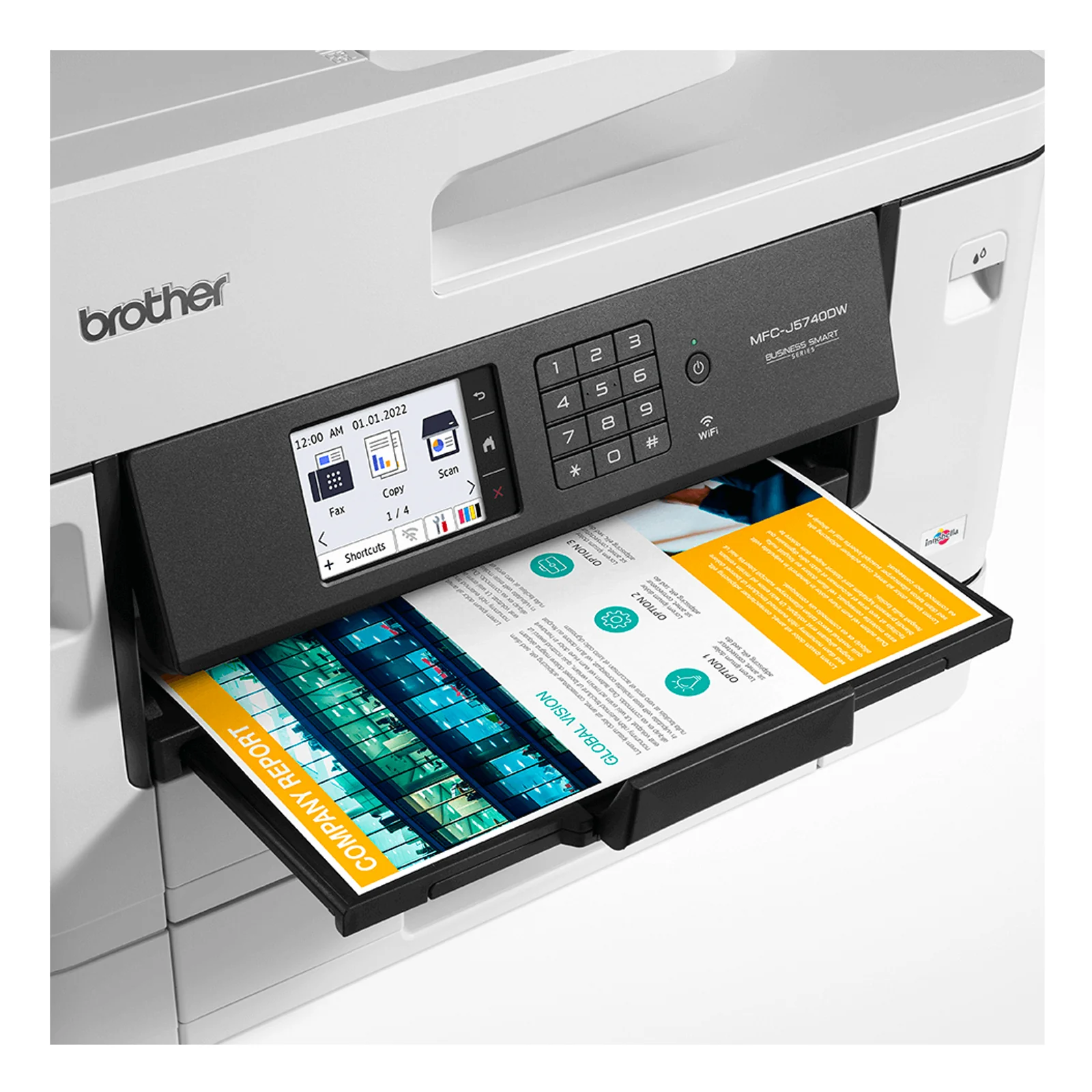 Gros plan sur l'écran tactile couleur du Brother MFC-J5740DW avec menus Fax, Copy, Scan et page imprimée en cours de sortie