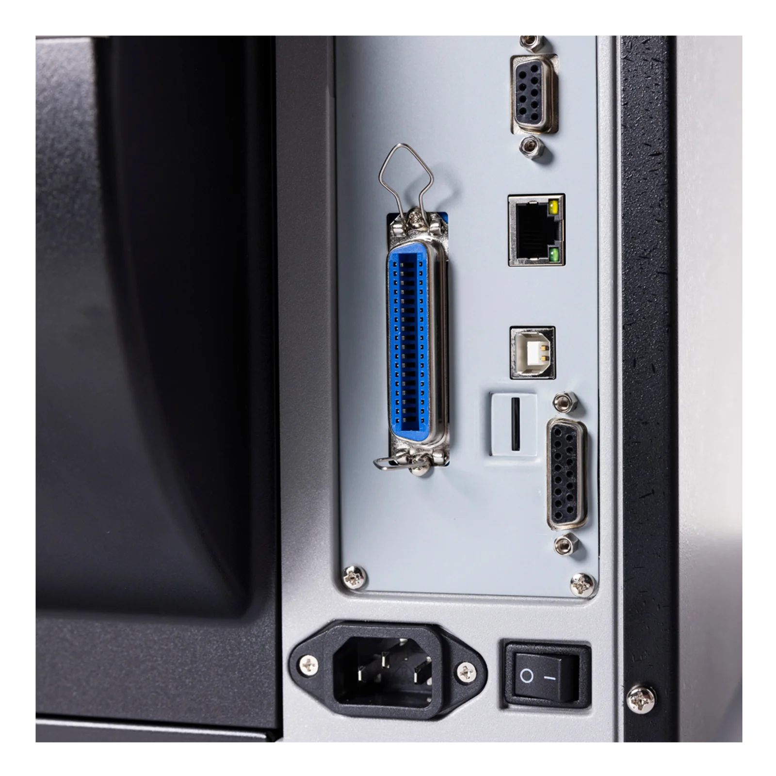 Détail des connectiques arrière Brother TJ-6421TN avec ports parallèle Ethernet USB Type-B série et alimentation secteur