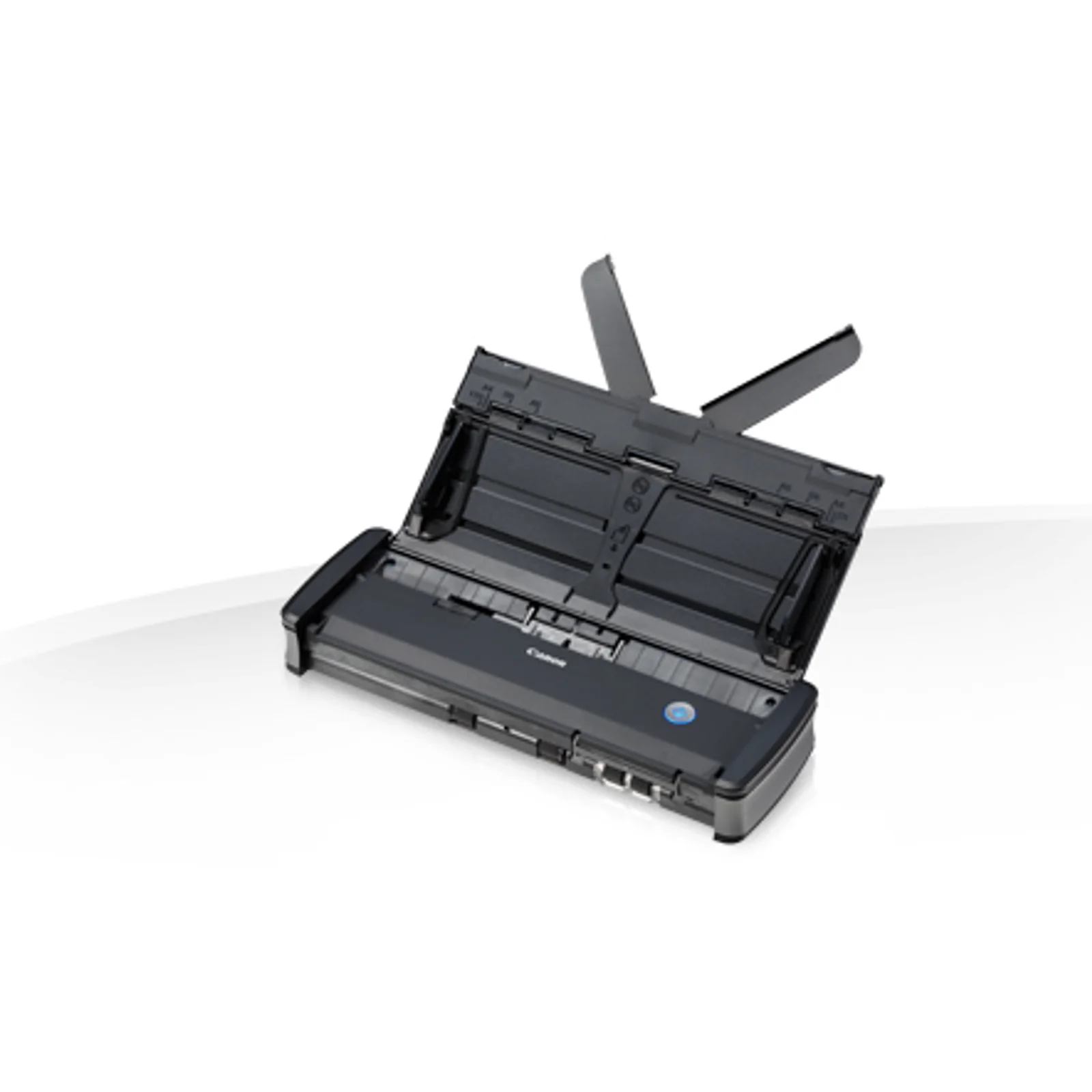Canon imageFORMULA P-215II ouvert avec extensions du chargeur 20 feuilles déployées, vue trois quarts.