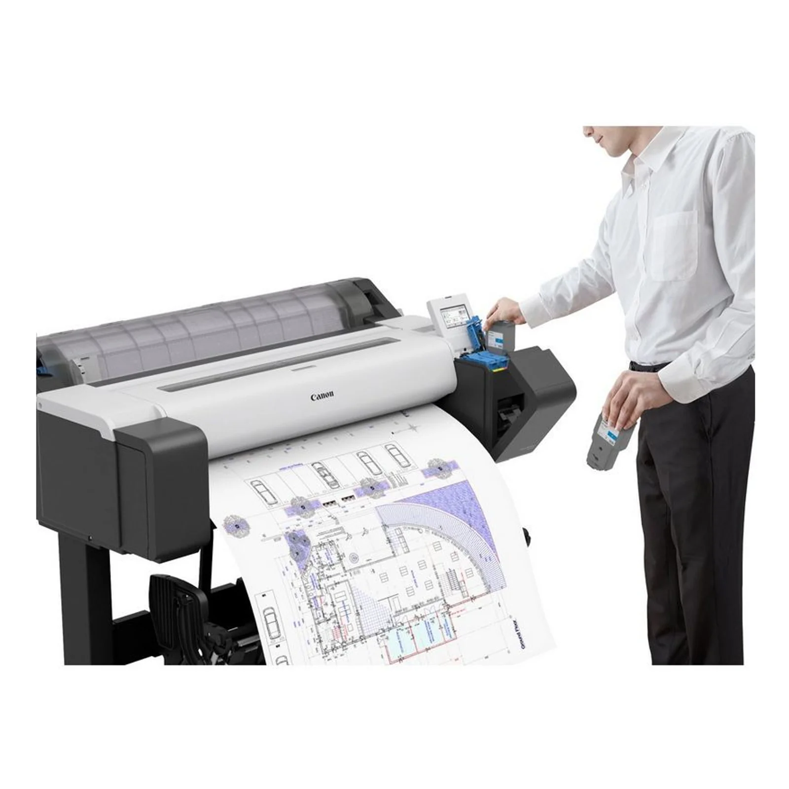 Technicien chargeant une cartouche d'encre cyan dans la Canon TM-350 imprimant un plan