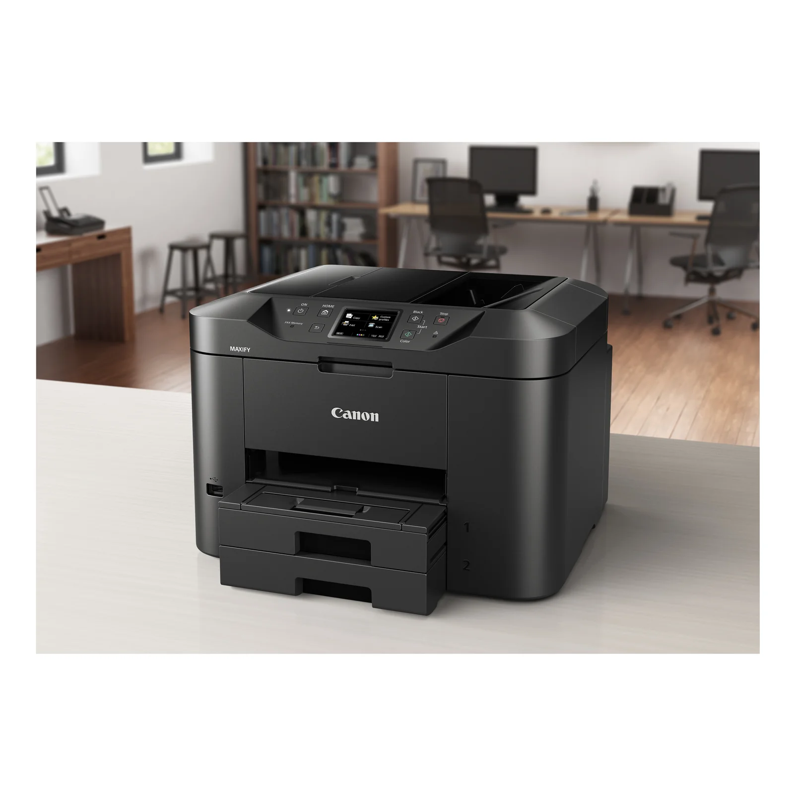 Canon MAXIFY MB2750 vu de trois quarts en mise en scène bureau avec parquet et bibliothèque floutée en arrière-plan