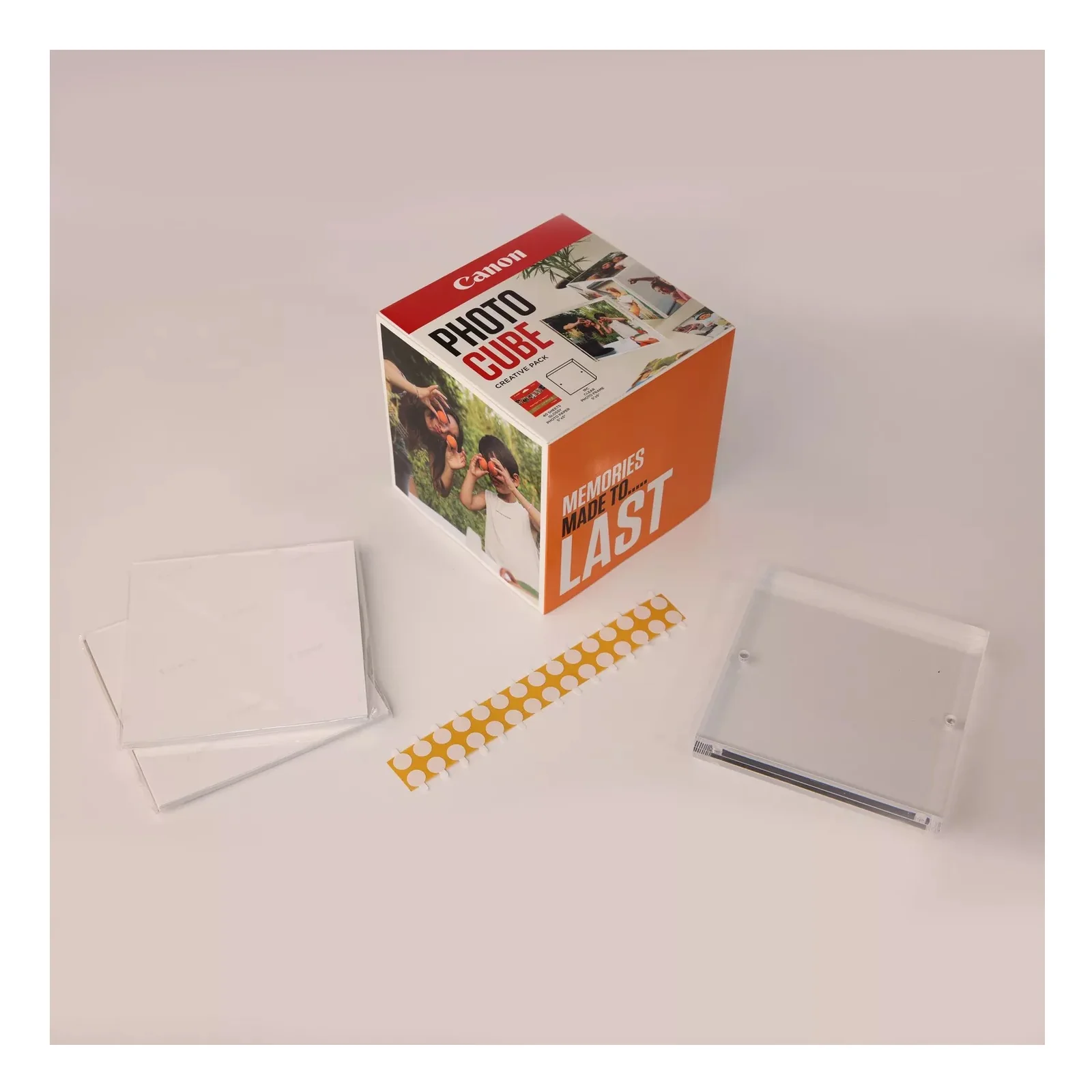 Contenu du pack Canon PP-201 avec feuilles de papier brillant ruban adhésif et cadre acrylique