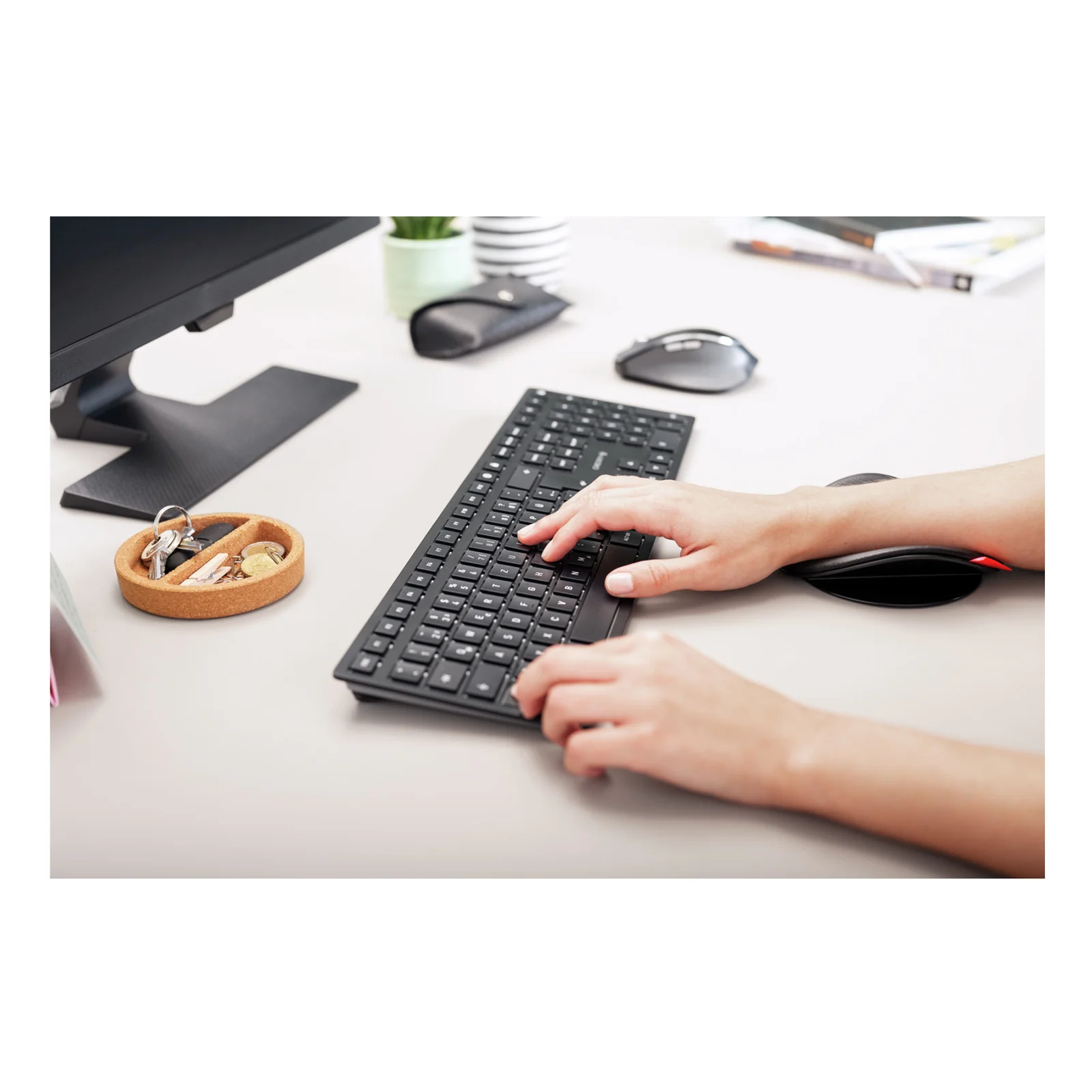 CHERRY KW 9100 SLIM clavier Universel RF sans fil + Bluetooth QWERTY Anglais Noir