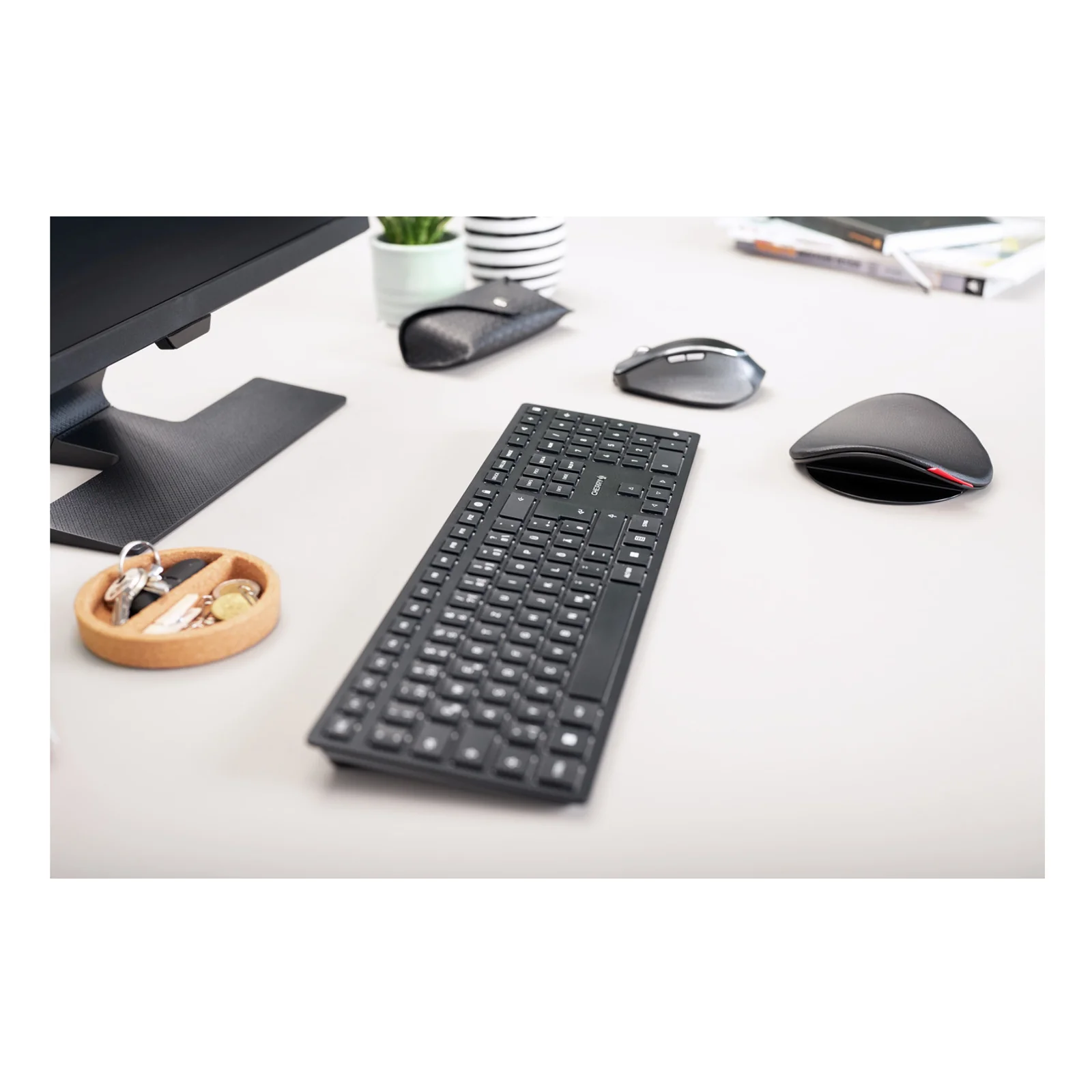 CHERRY KW 9100 SLIM clavier Universel RF sans fil + Bluetooth QWERTZ Suisse Noir