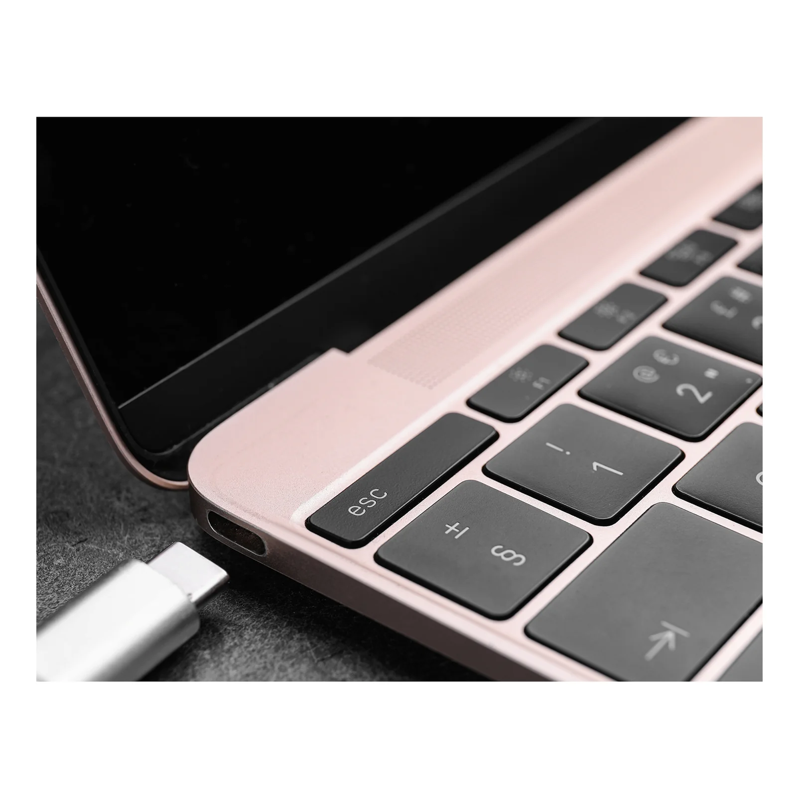 D-Link Hub USB-C 6-en-1 avec HDMI/lecteur de carte/alimentation DUB-2327