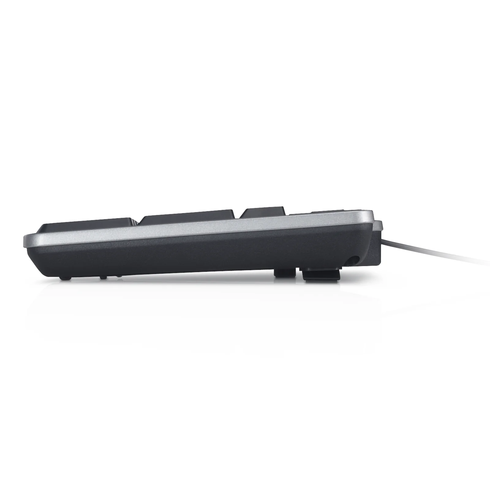Vue de profil avant du clavier mettant en évidence le câble USB sortant à l'arrière