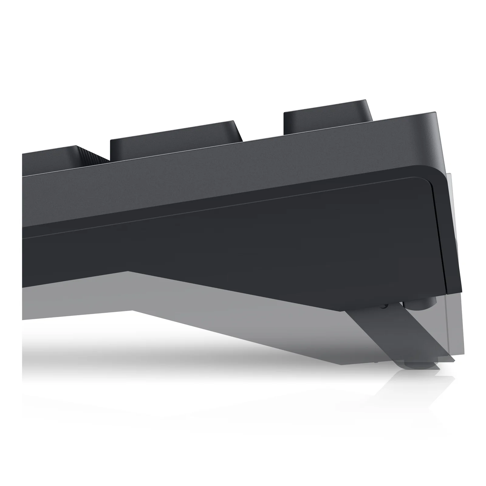 Détail du flanc arrière du clavier avec pieds inclinables et capots de touches noirs