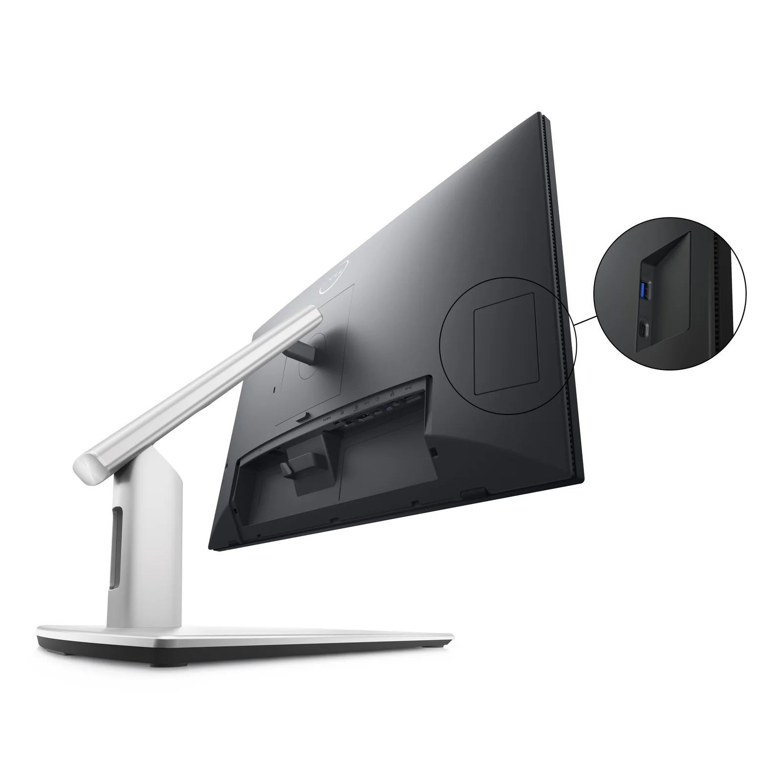 Vue trois quarts arrière avec encart agrandissant le port USB-A et USB-C latéral d'accès rapide