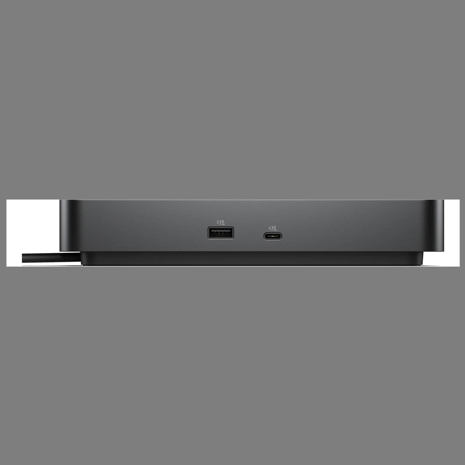 Vue avant rapprochée montrant les deux ports utilisateur, un USB-A et un USB-C marqués 10 Gbit/s