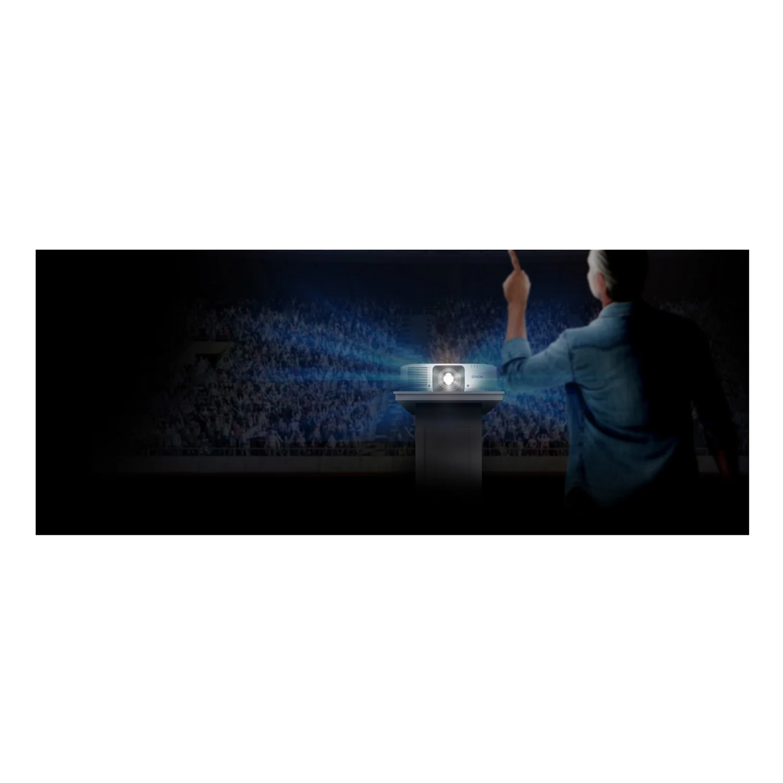 Epson EB-PU1008W projetant sur grand écran lors d'une conférence en stade