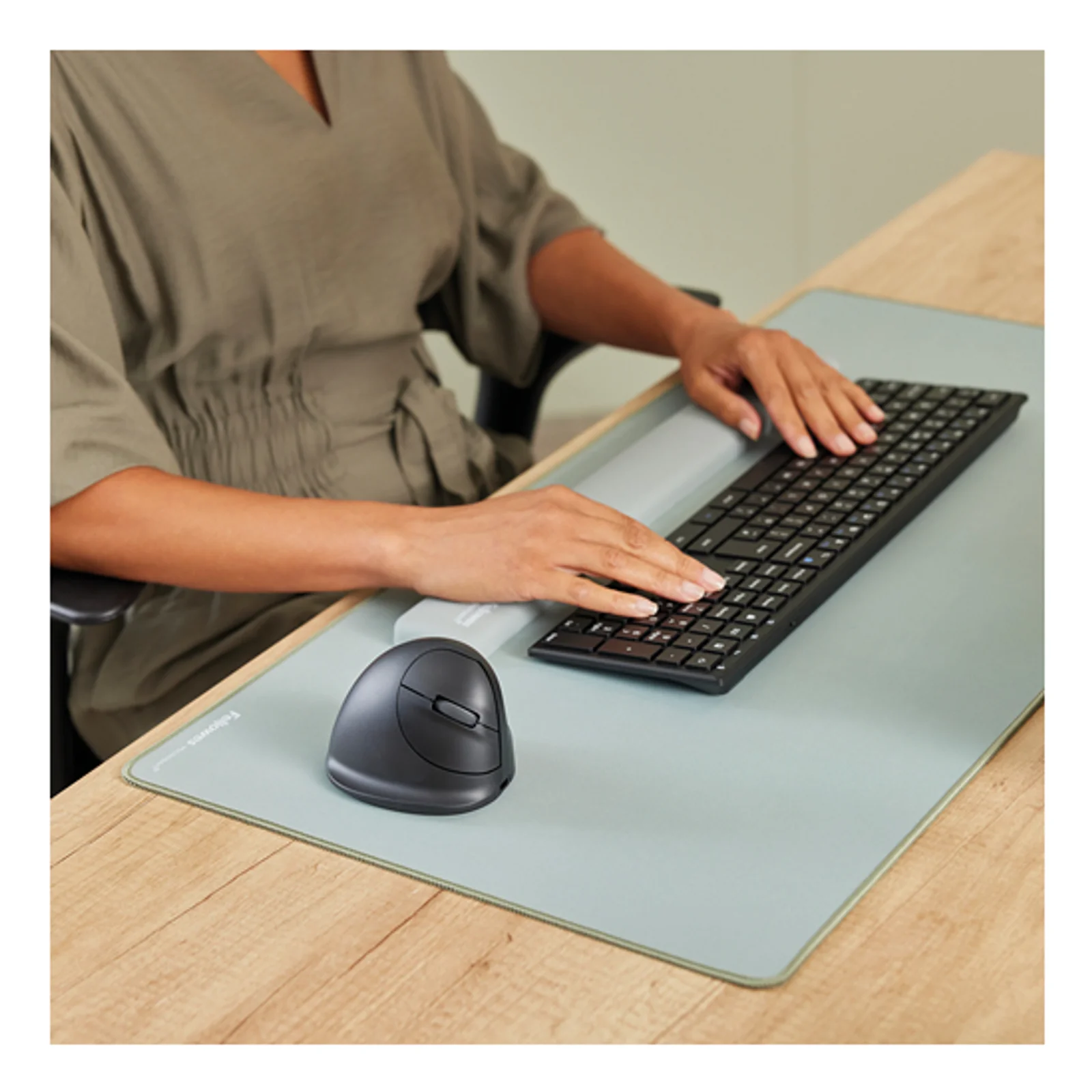 Fellowes 100143580 souris Universel Droitier Bluetooth + USB Type-C Optique 2400 DPI