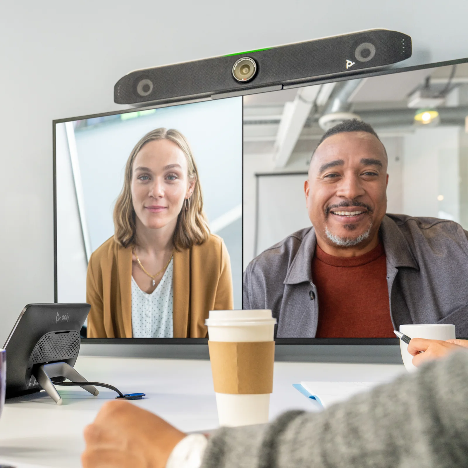 HP Poly Barre de visioconférence tout-en-un Poly Studio X52 sans radio ni cordon d’alimentation GSA/TAA
