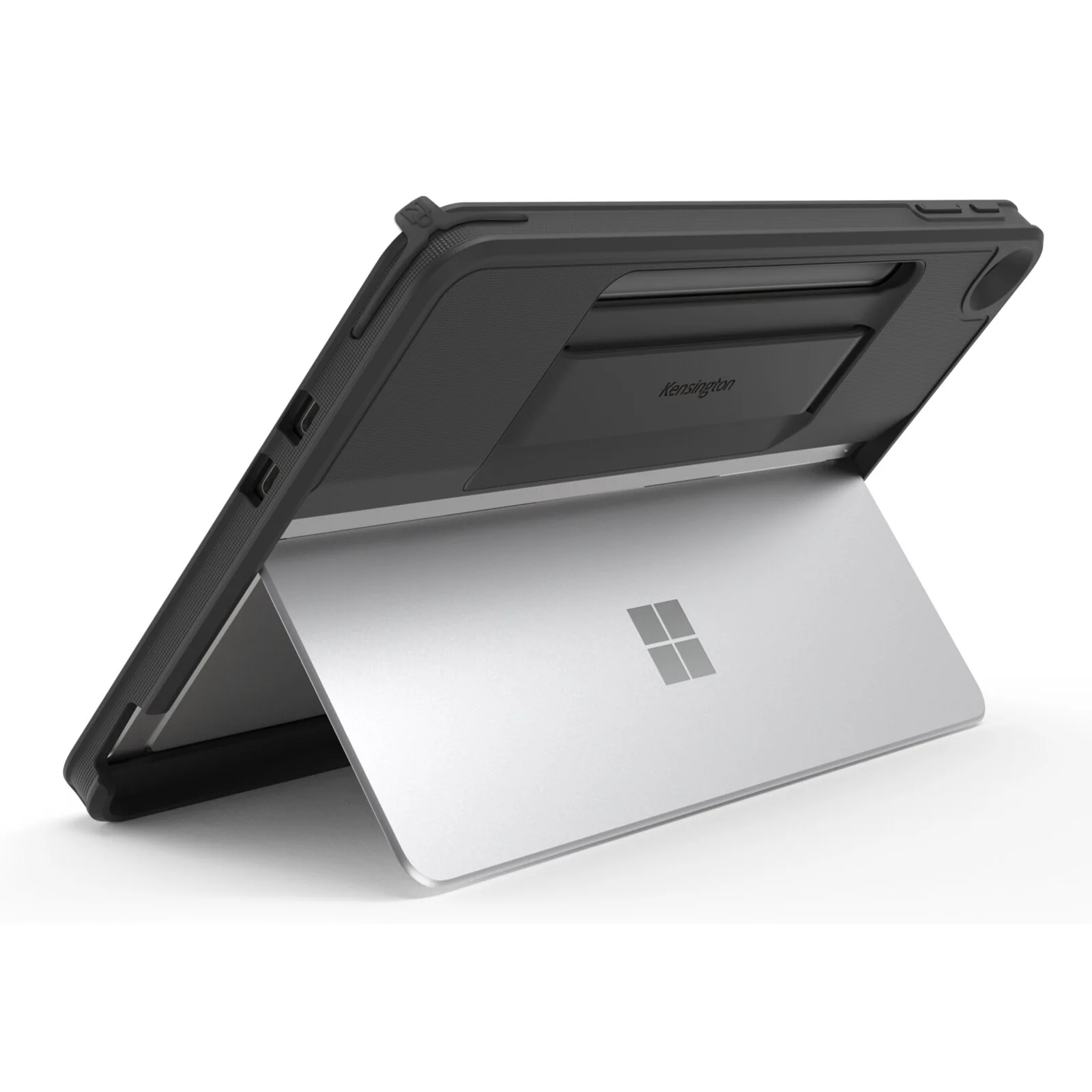 Vue arrière trois-quarts, coque noire sur Surface Pro 12 avec pied déployé