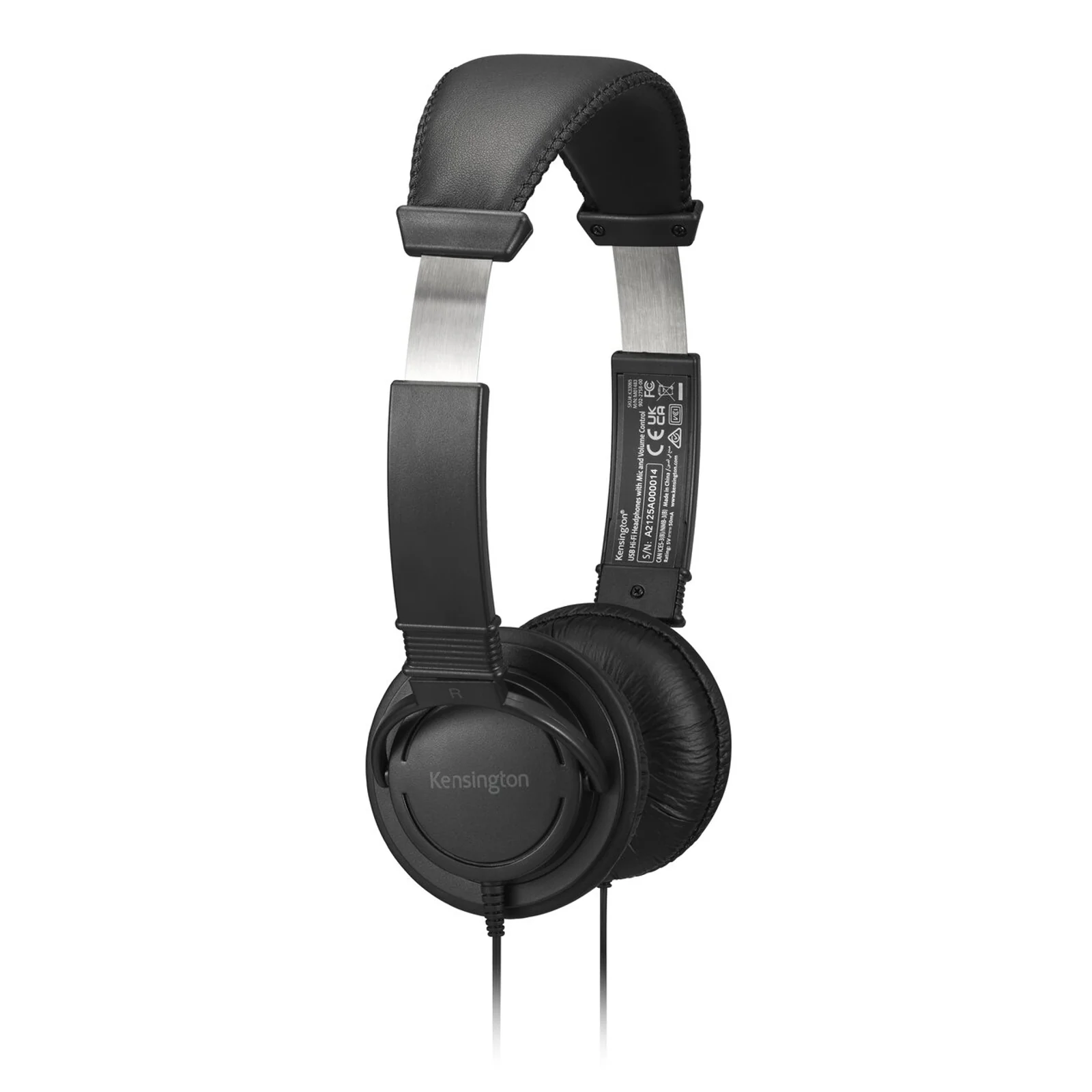Vue de trois quarts du casque, arceau argenté et coque noire visibles