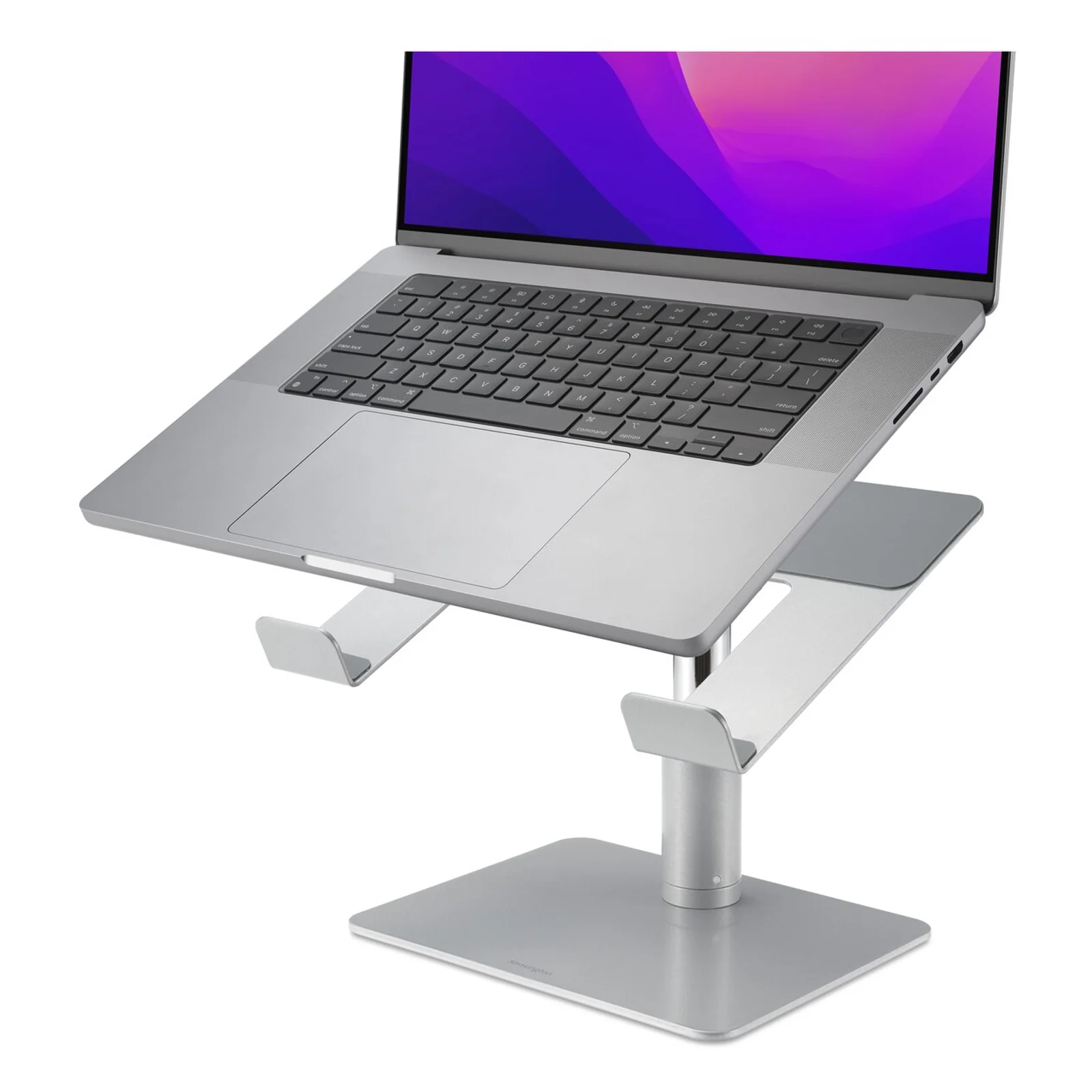Laptop posé sur le rehausseur en position surélevée, vue de face, fond blanc