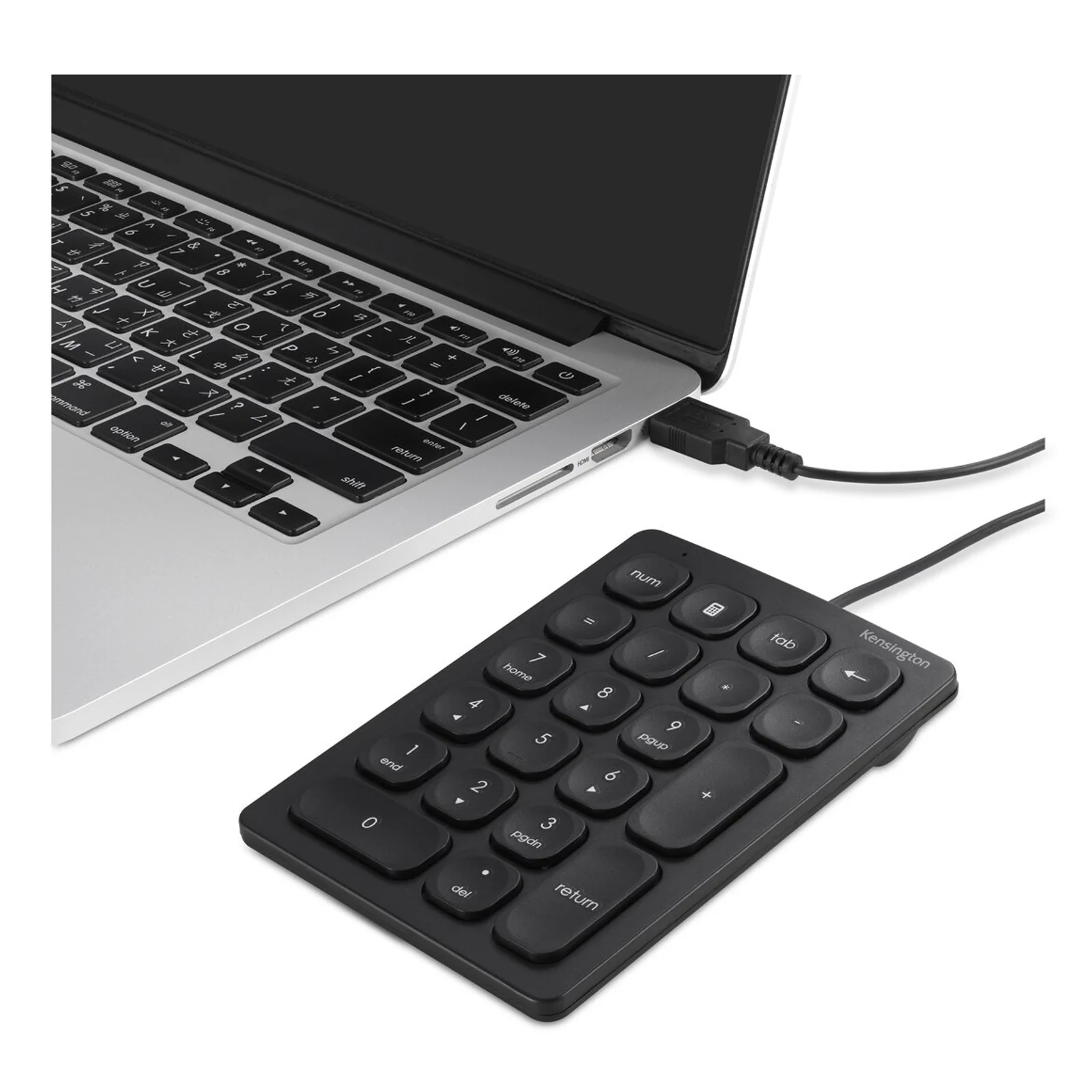 Câble USB-A du pavé numérique Kensington branché sur port latéral de laptop