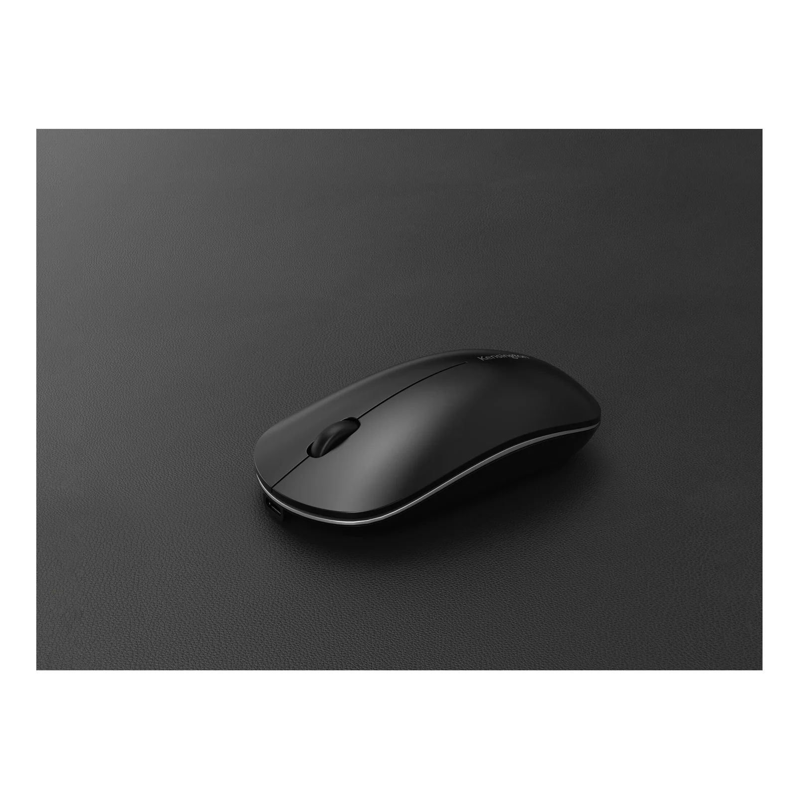 Gros plan sur la souris sans fil Kensington KM270 EQ noire, vue de dessus, fond gris