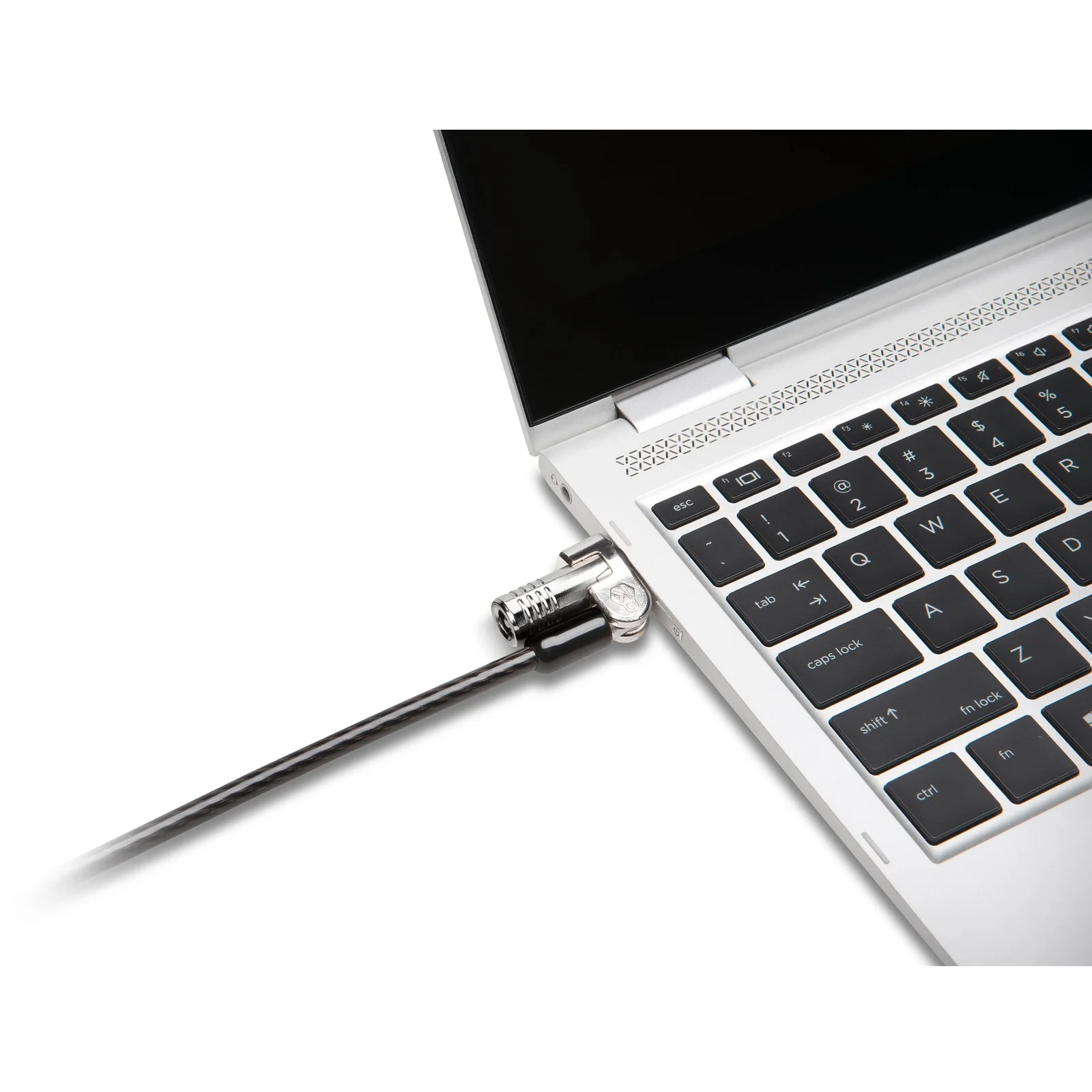 Câble antivol NanoSaver connecté dans le slot d'un ultrabook ouvert posé sur bureau