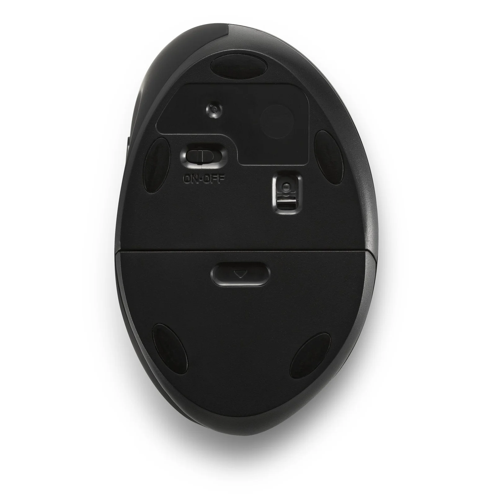Dessous de la souris Kensington Pro Fit Ergo K79810WW, capteur optique et logement pile visibles