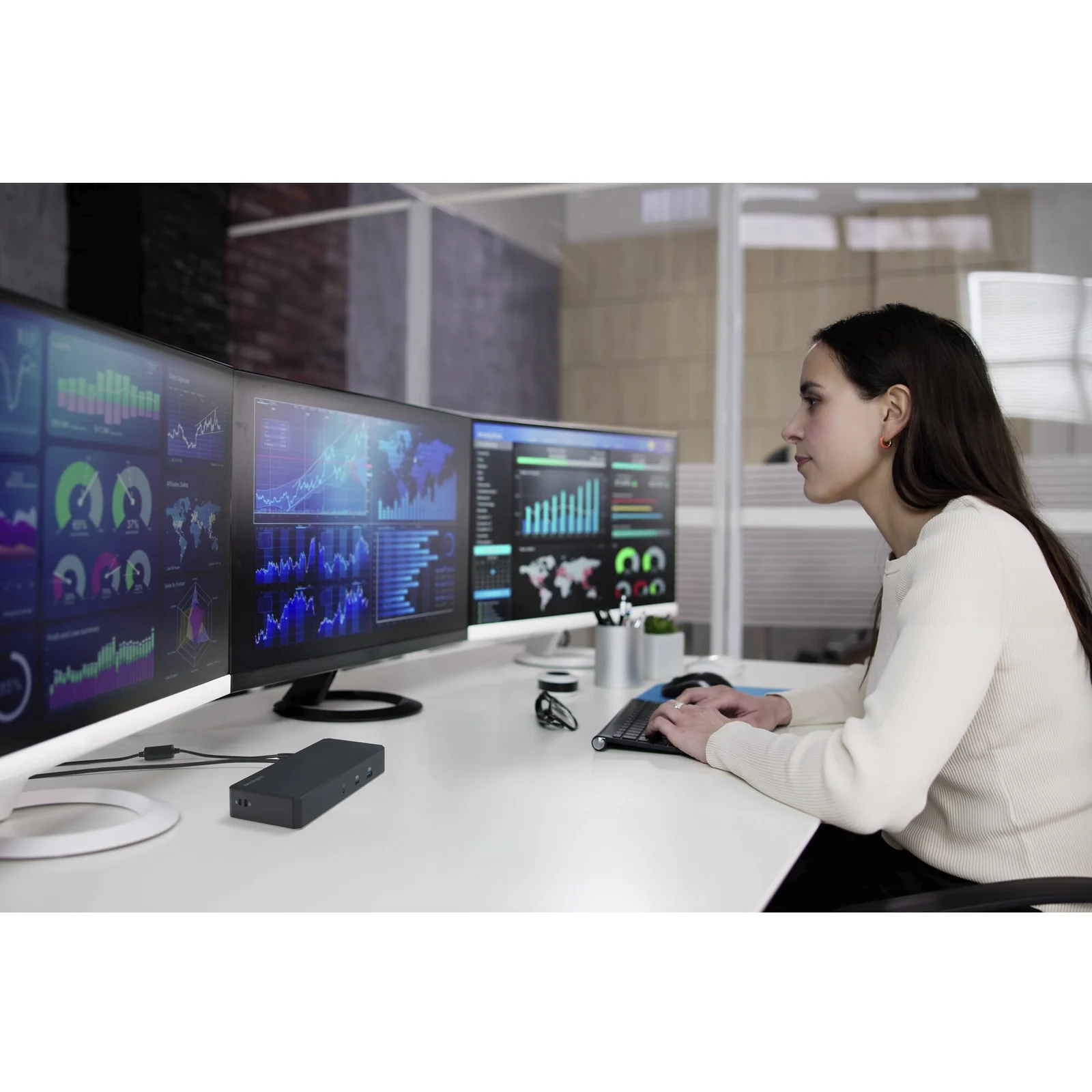 Kensington SD4843P EQ Station d’accueil sans pilote USB-C 10 Gbits/s avec triple sortie vidéo