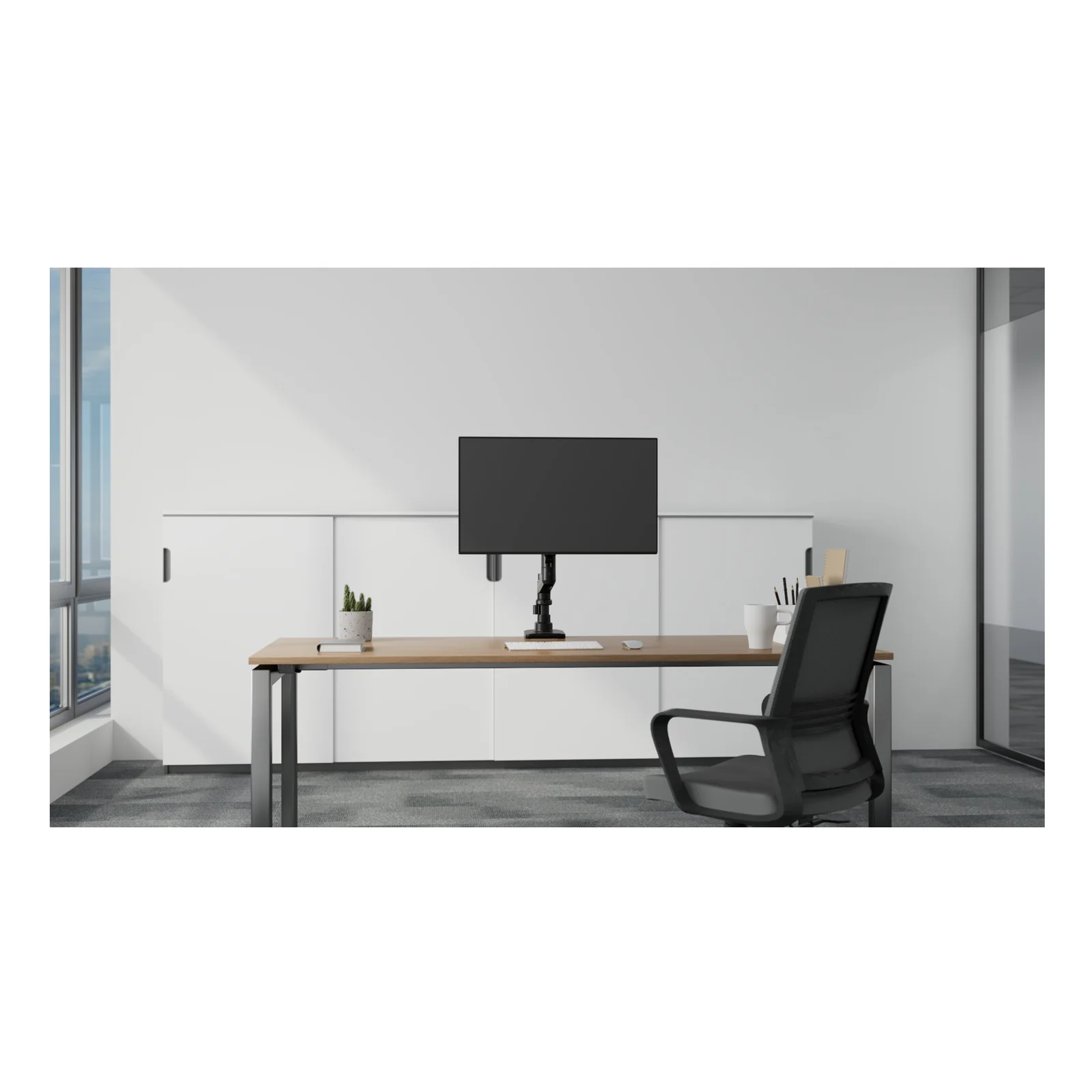 Bras moniteur noir sur bureau blanc, écran suspendu en hauteur, vue latérale
