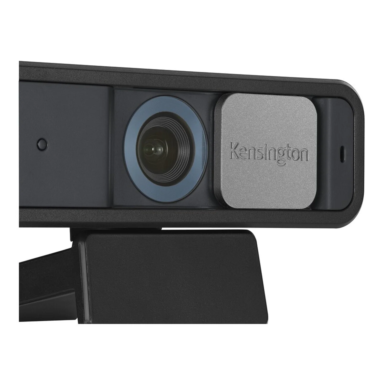 Gros plan sur l'objectif de la W2050, cache-objectif ouvert, logo Kensington visible