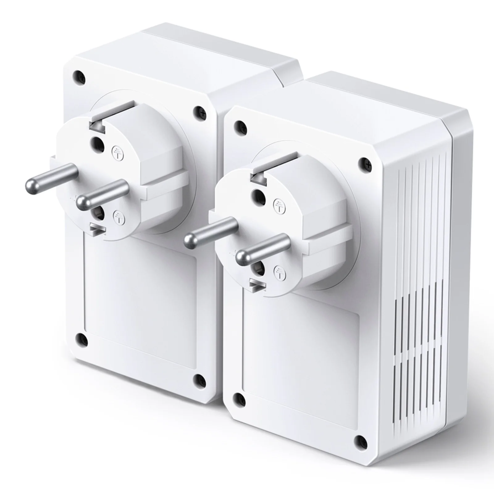 Vue arrière des fiches secteur européennes type E des 2 adaptateurs TP-Link TL-PA4015P, boîtiers blancs avec grilles de ventilation latérales