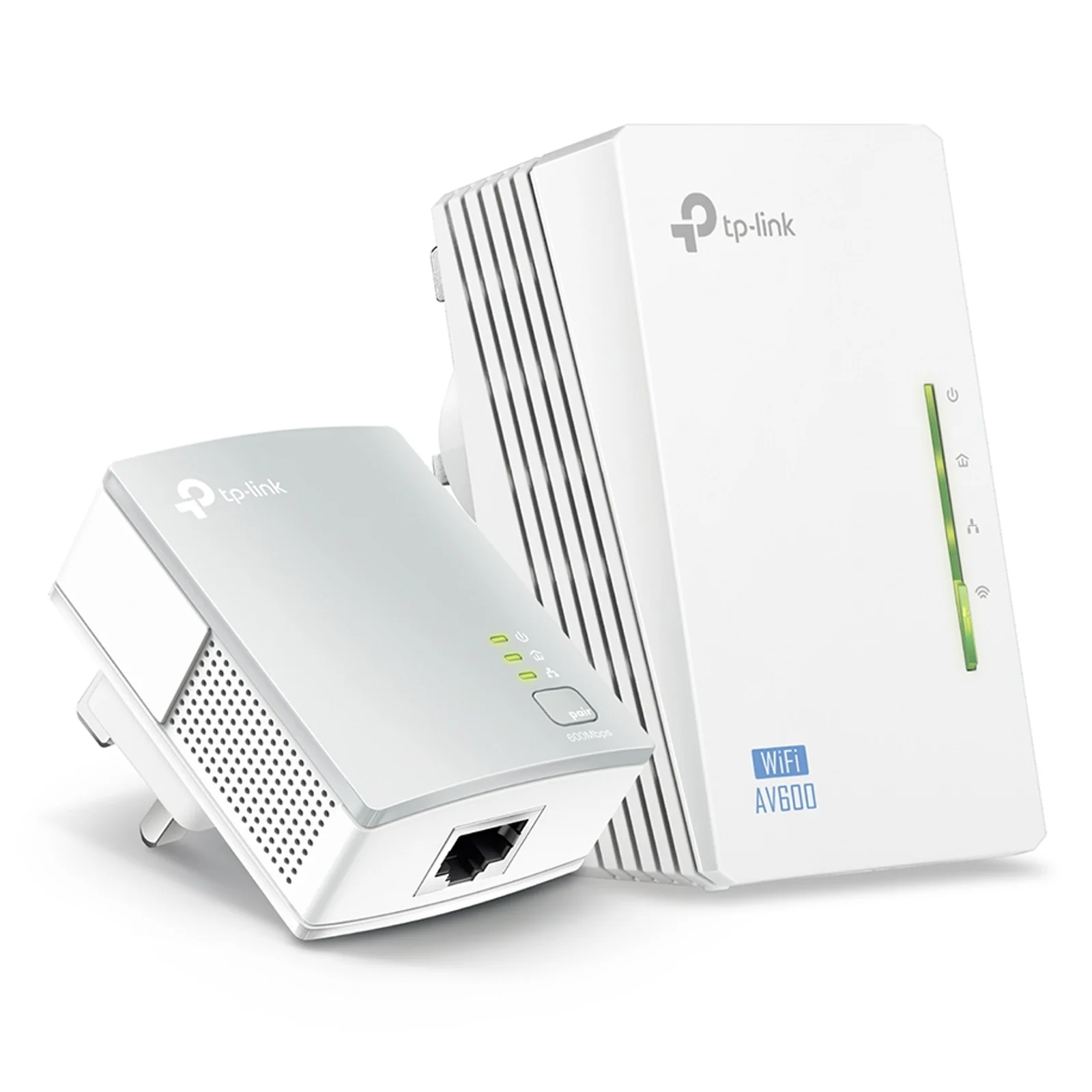 Vue de trois quarts des deux adaptateurs CPL du kit TL-WPA4220, l'adaptateur TL-PA4010 (gauche) et le répéteur Wi-Fi AV600 (droite) côte à côte, fond blanc