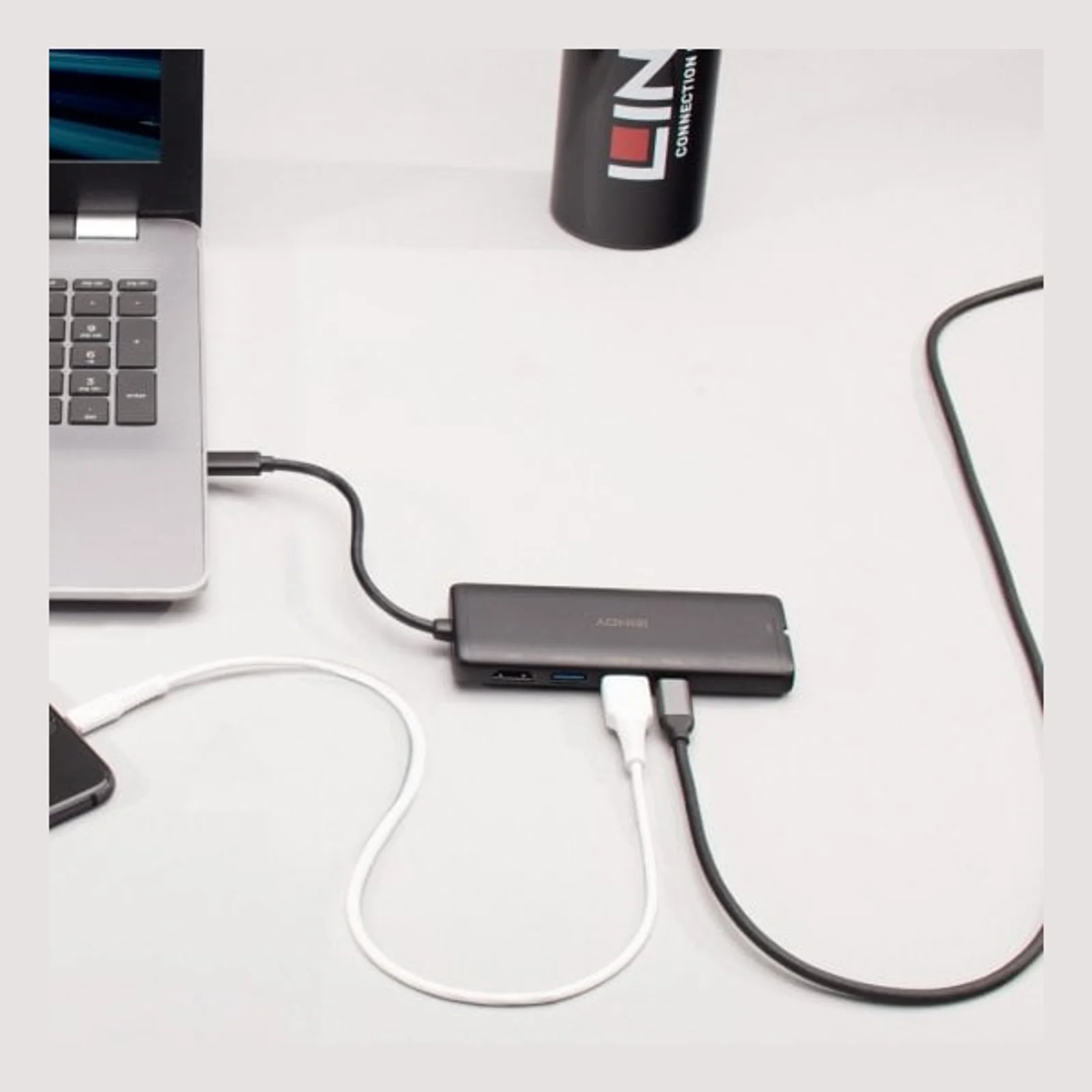 Lindy DST-Mini, Mini Docking Station USB-C pour Laptop avec prise en charge 4k & possibilité de charge 100W