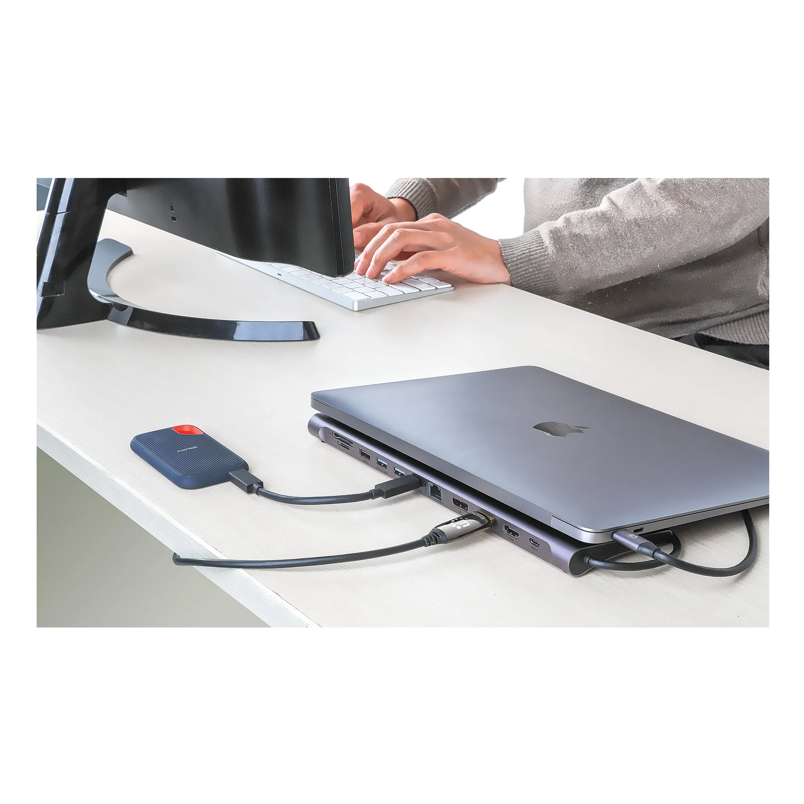 Manhattan Dock/hub USB-C avec lecteur de cartes: audio 3,5 mm, DisplayPort, Ethernet, 2x HDMI, 3x USB-A + 2x USB-C,avec PD 100W - nécessite un chargeur USB-C externe (non inclus).Alimenté par USB (aucune alimentation externe requise) lorsque le PD n’est pas utilisé