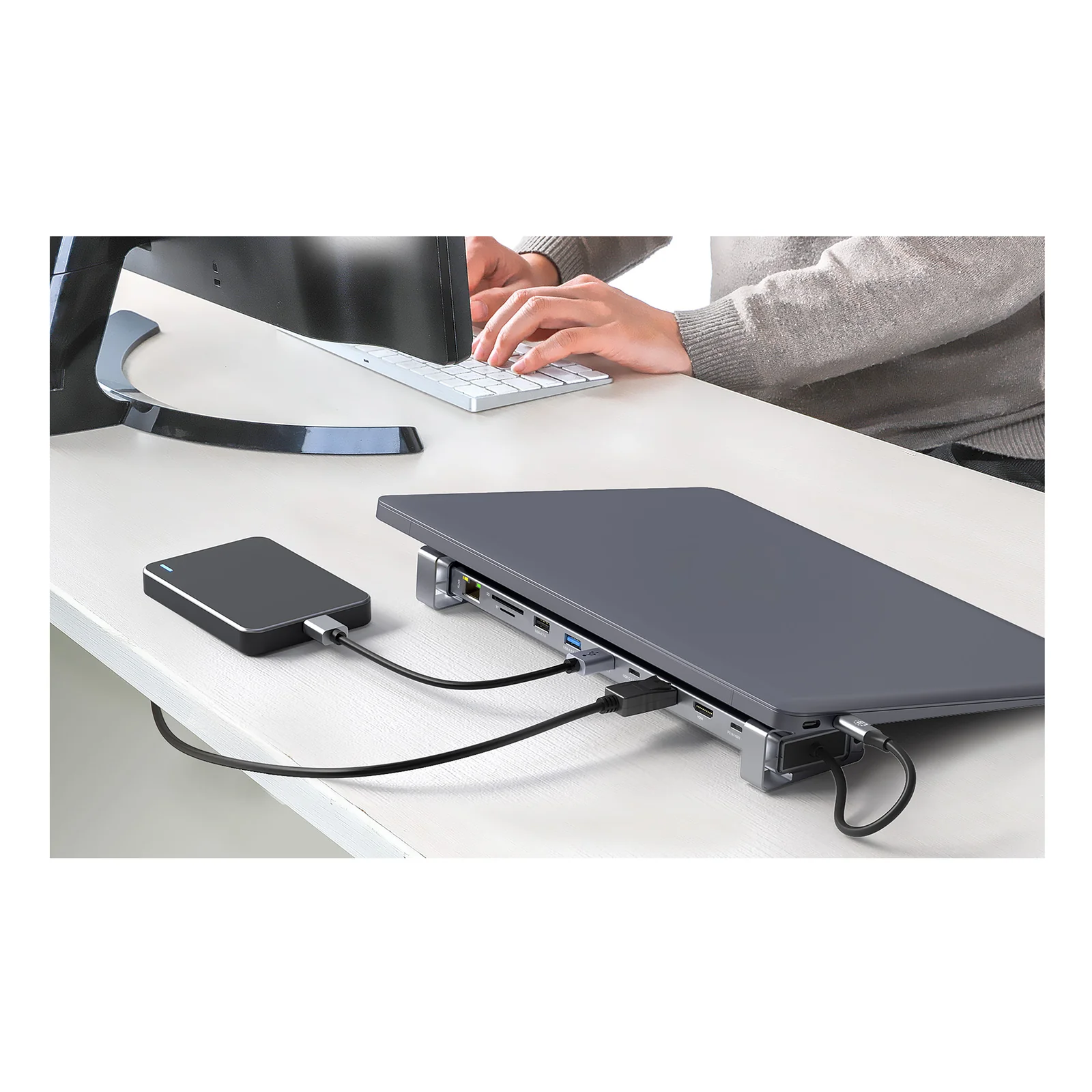 Manhattan Dock/hub USB-C avec lecteur de cartes et MST, 7 ports : Ethernet, 2x HDMI 4K@60Hz, 3x USB-A + USB-C, avec PD 100W - nécessite un chargeur USB-C externe (non inclus). Alimenté par USB (aucune alimentation externe requise) lorsque le PD n’est pas utilisé