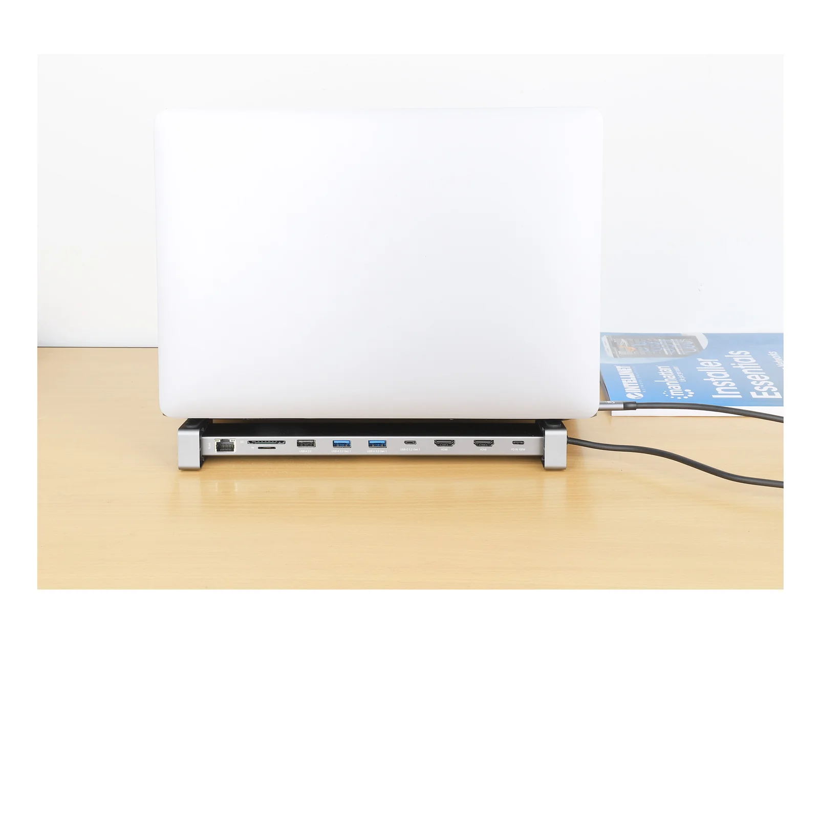 Manhattan Dock/hub USB-C avec lecteur de cartes et MST, 7 ports : Ethernet, 2x HDMI 4K@60Hz, 3x USB-A + USB-C, avec PD 100W - nécessite un chargeur USB-C externe (non inclus). Alimenté par USB (aucune alimentation externe requise) lorsque le PD n’est pas utilisé