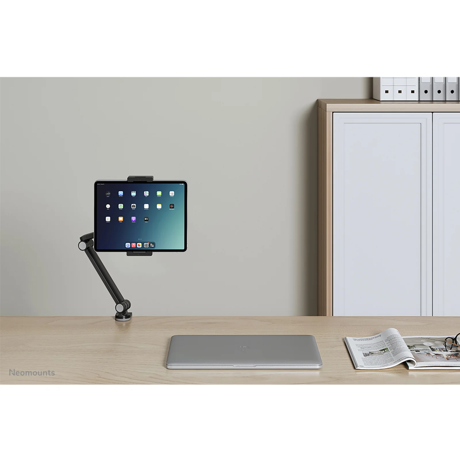 Neomounts DS15-545BL1 Support pour tablette à pince pour bureau 4.7-12.9" - universel - orientable