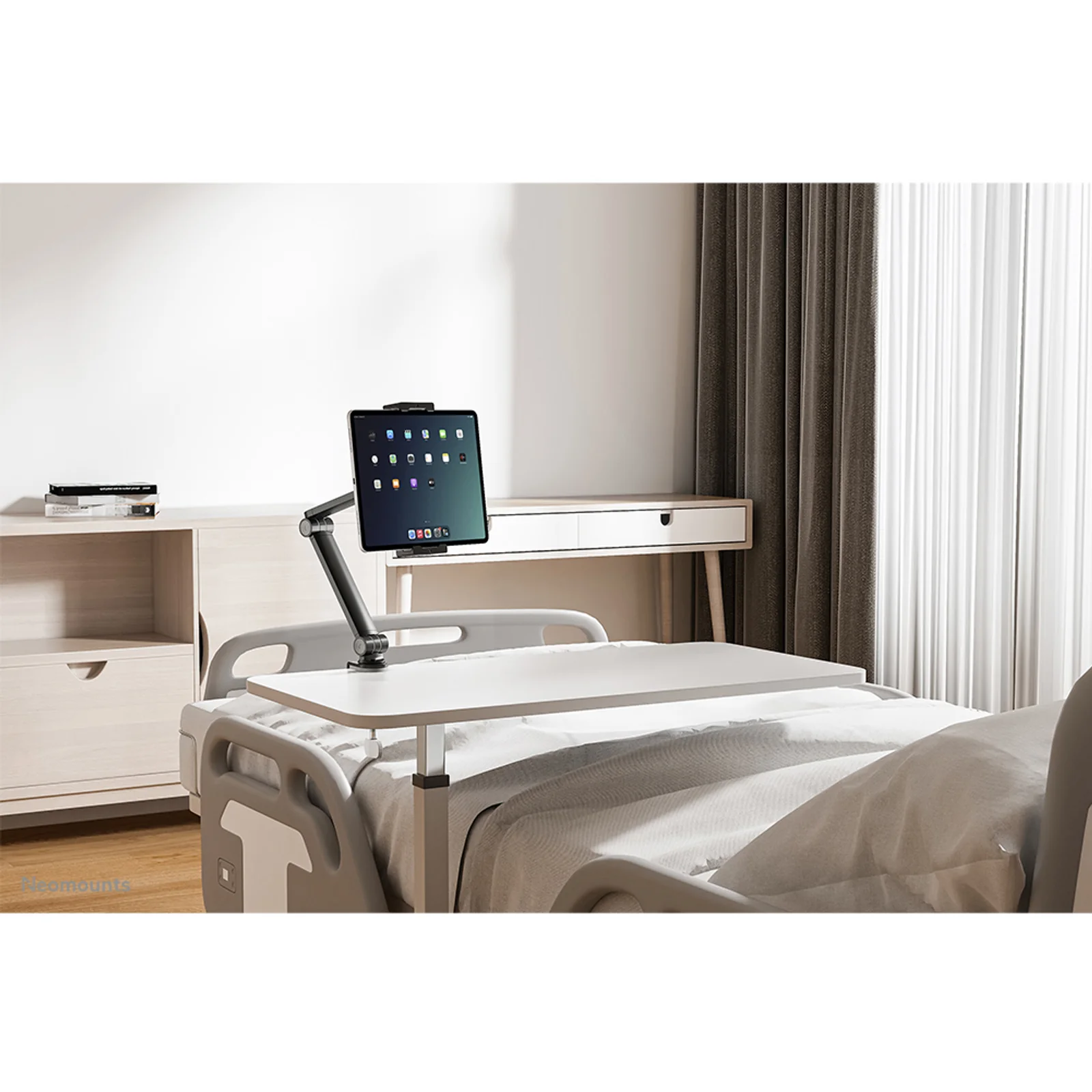 Neomounts DS15-545BL1 Support pour tablette à pince pour bureau 4.7-12.9" - universel - orientable