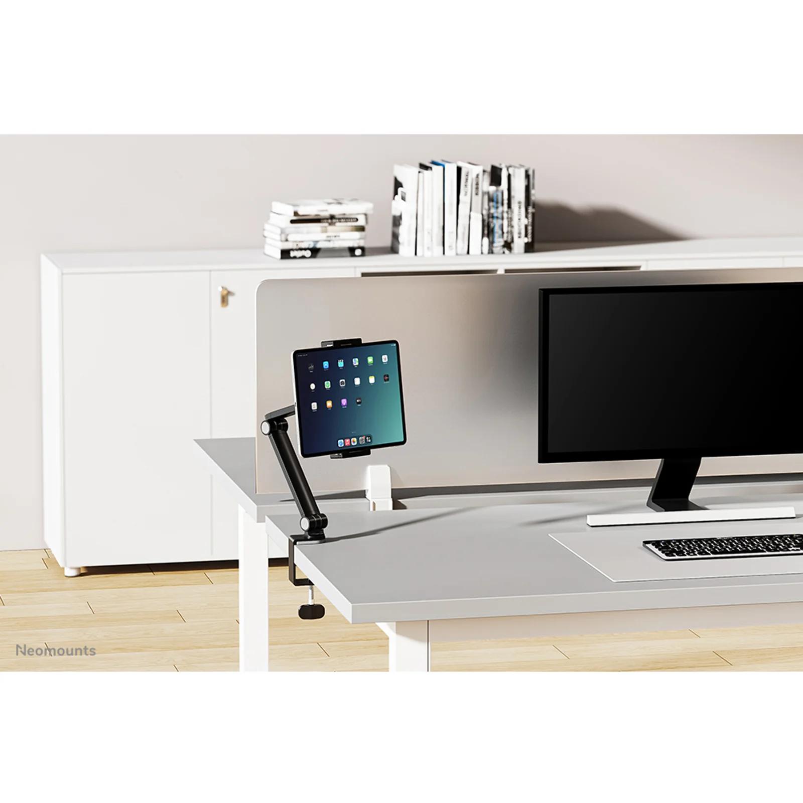 Neomounts DS15-545BL1 Support pour tablette à pince pour bureau 4.7-12.9" - universel - orientable