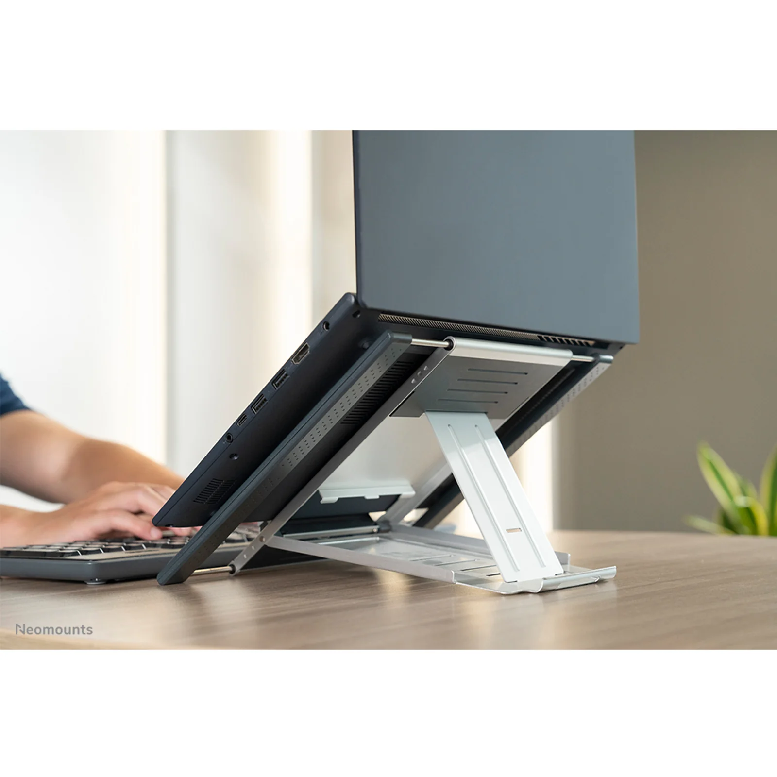 Neomounts NSLS100 Support pour ordinateur portable 10-22" - pliable - compact - universel