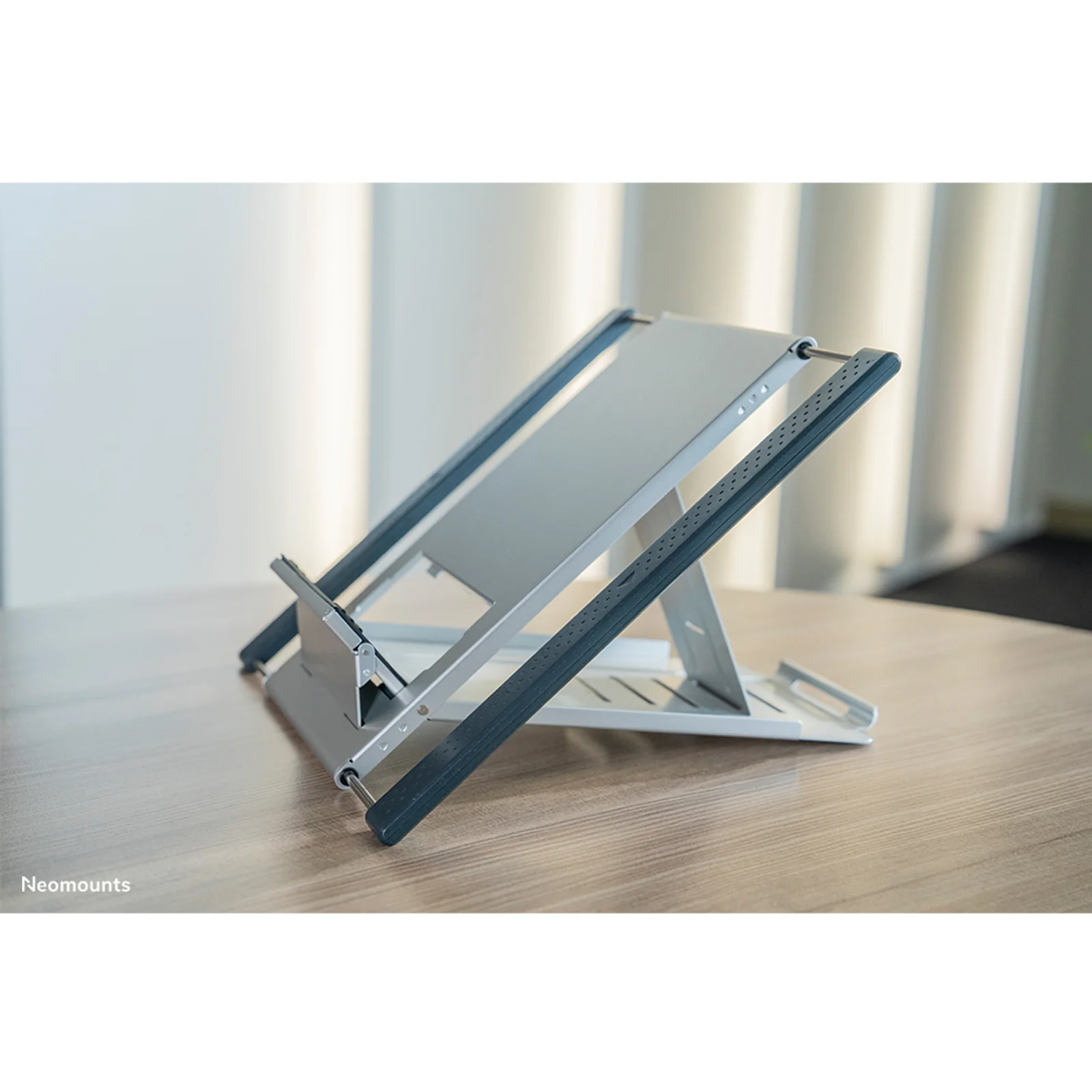 Neomounts NSLS100 Support pour ordinateur portable 10-22" - pliable - compact - universel