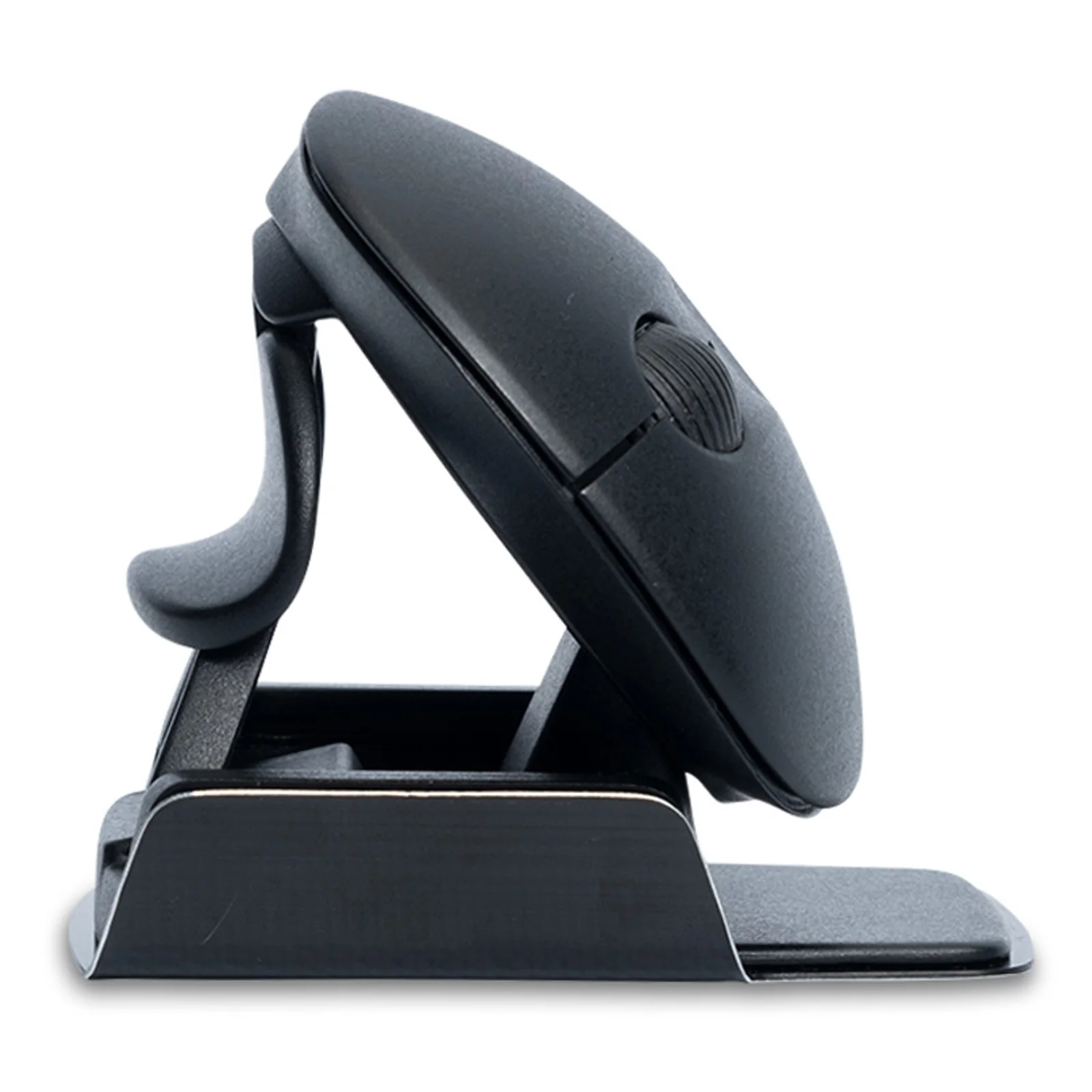 Souris R-Go HE Twister noire posée sur socle de charge, profil gauche sur fond bleu