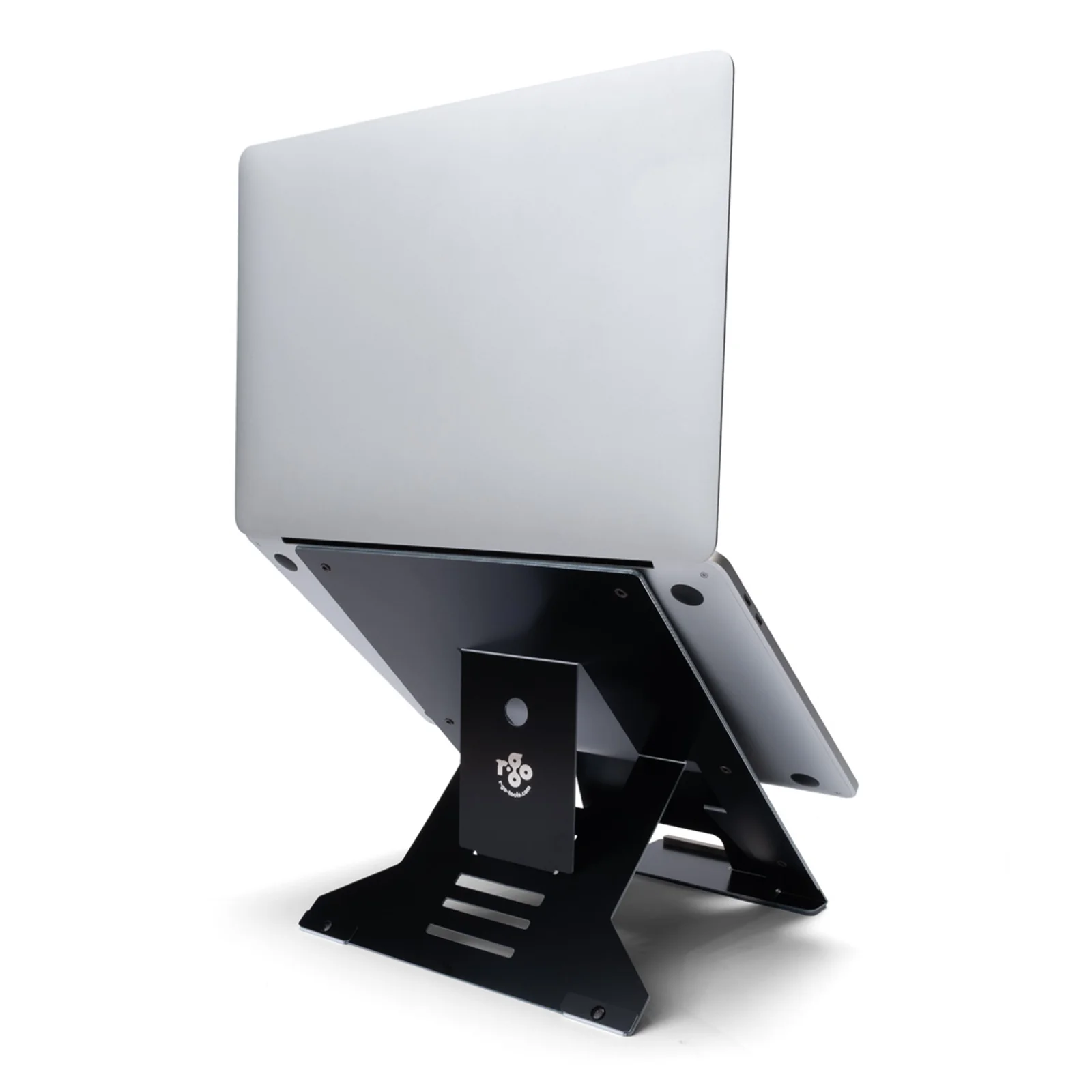 Support R-Go Riser Document noir vu de côté avec laptop posé, fond noir