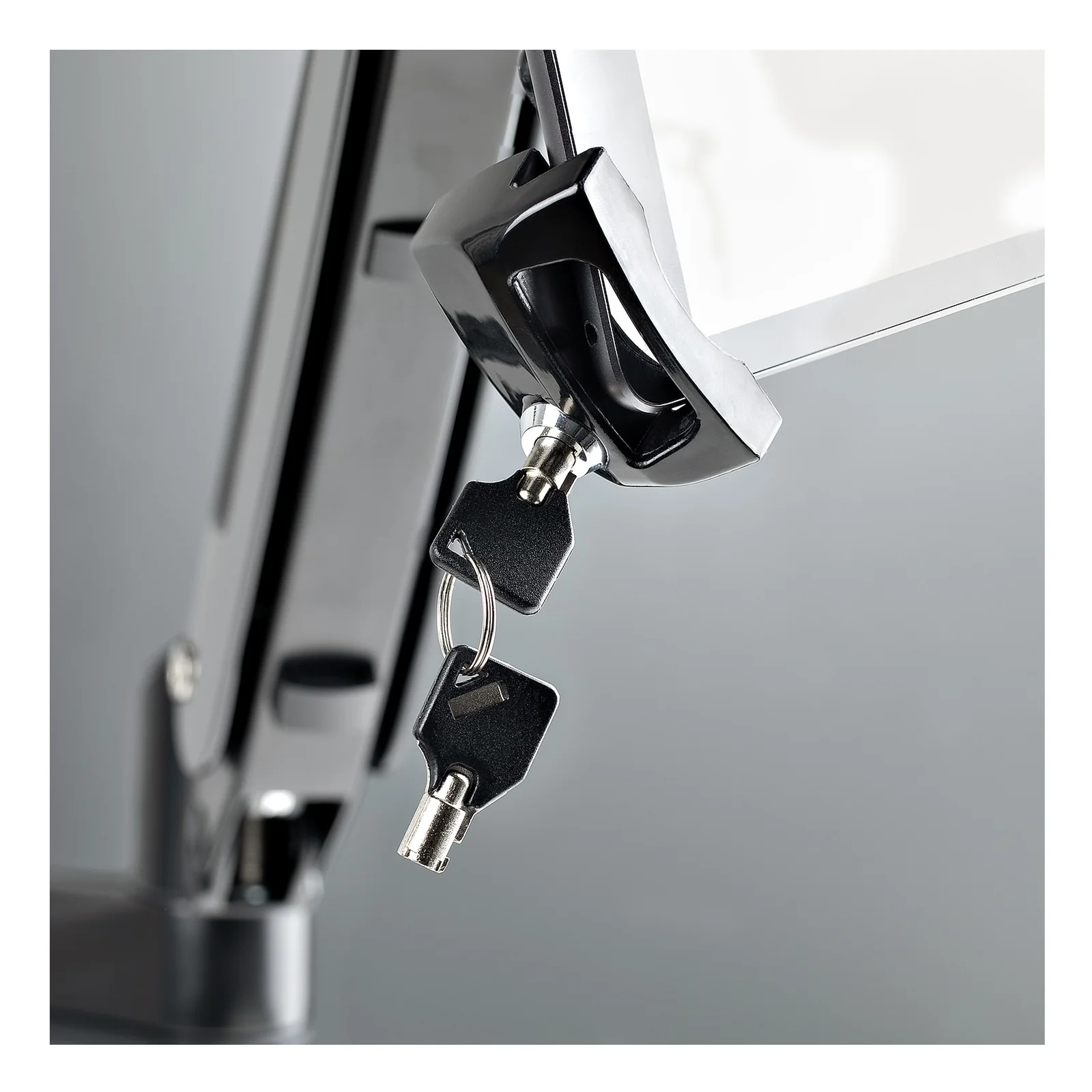 StarTech.com Adaptateur de Montage VESA pour Tablettes de 7,9 à 12,5" - Jusqu'à 2kg - Support Tablette Antivol Motif VESA 75x75/100x100 - Pince de Montage VESA - Socle/Fixation pour Tablette Sécurisé, Noir