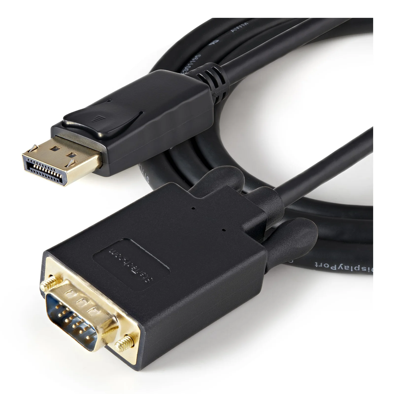 Vue d'ensemble du câble noir avec les deux connecteurs DisplayPort et VGA posés côte à côte