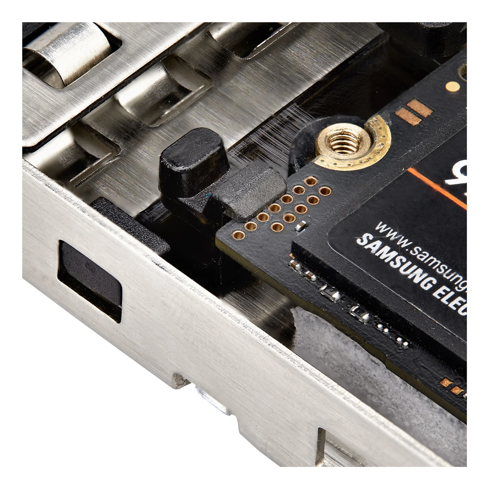 StarTech.com Adaptateur SSD M.2 NVMe vers PCIe x4 avec Plateau Amovible pour Slot d'Extension PCI Express, Carte Adaptateur PCIe, Installation Sans Outil, Baie de Disque Hot-Swap PCIe 4.0/3.0, Verrouillage par Clé