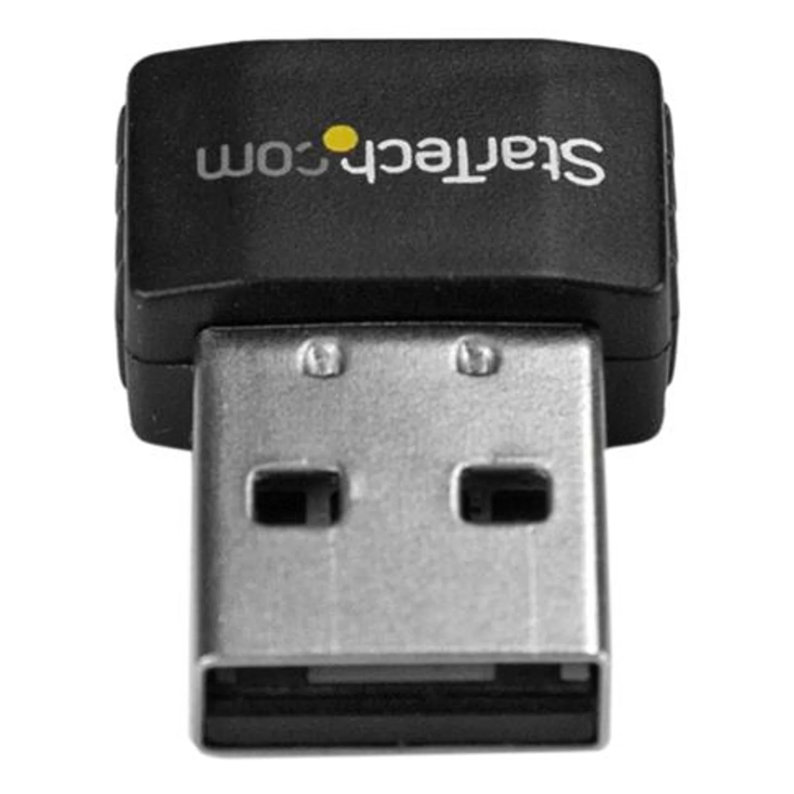 Vue de face du connecteur USB-A de l'adaptateur nano, boîtier noir carré avec logo imprimé visible en arrière-plan