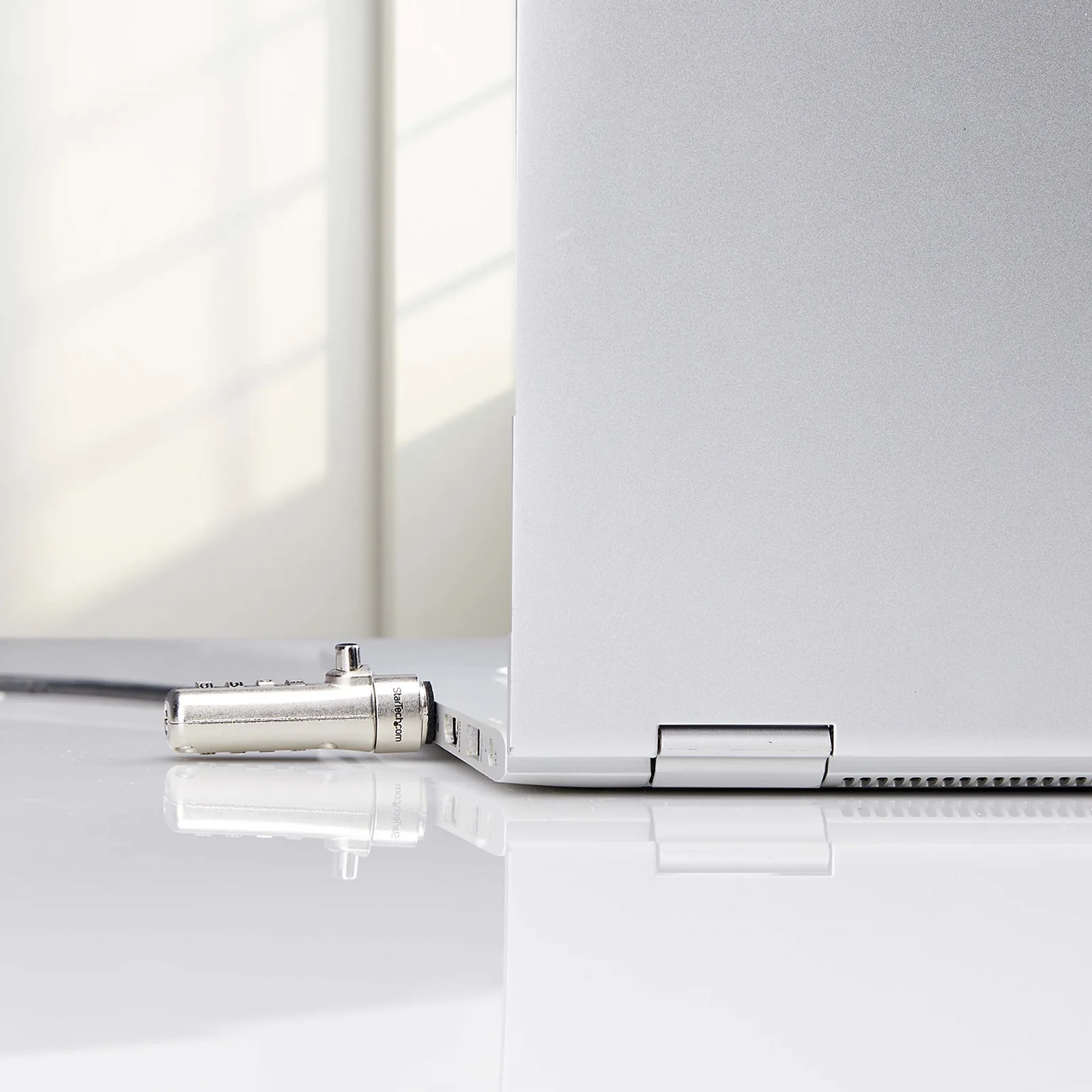 StarTech.com Antivol pour Ordinateur Portable Compatible Nano Slot, Câble de Verrouillage de 1,5m, Sécurité Antivol pour PC Portable, Câble en Acier Résistant aux Coupures, Serrure à 4 Chiffres
